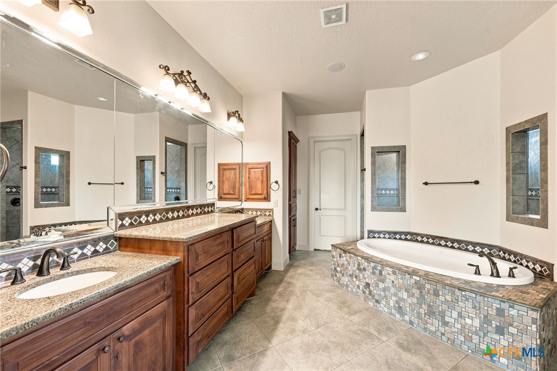 1216 Porto Point