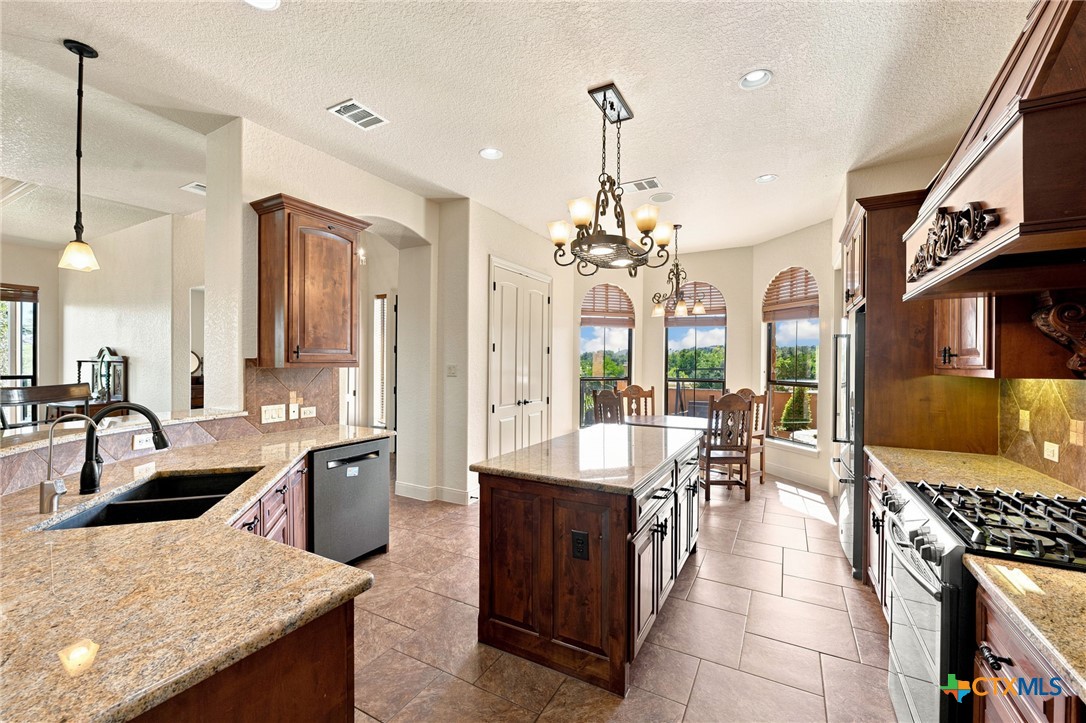 1216 Porto Point