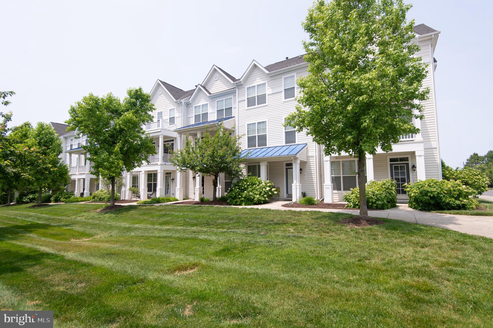 411 Waterfield Ct