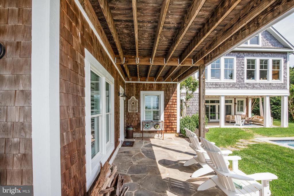 220 Old Wharf Ln