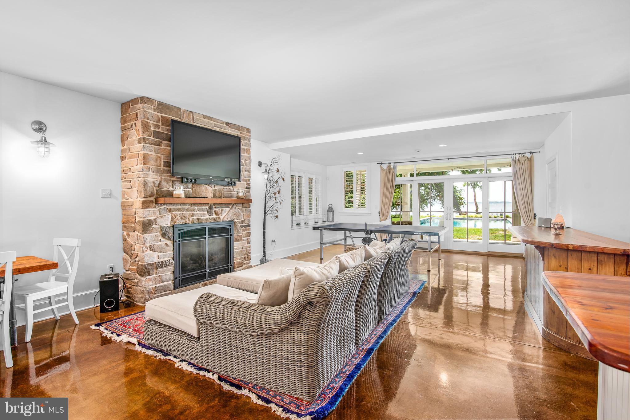 220 Old Wharf Ln