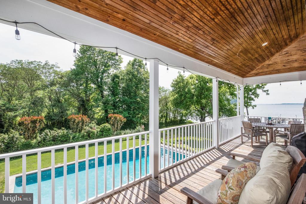 220 Old Wharf Ln