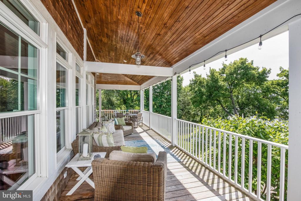 220 Old Wharf Ln