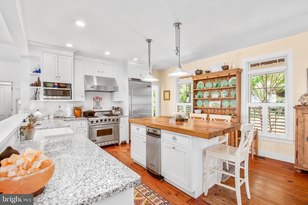 220 Old Wharf Ln