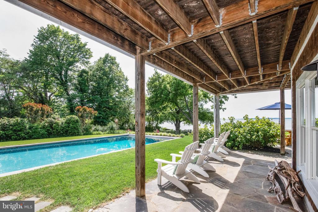 220 Old Wharf Ln