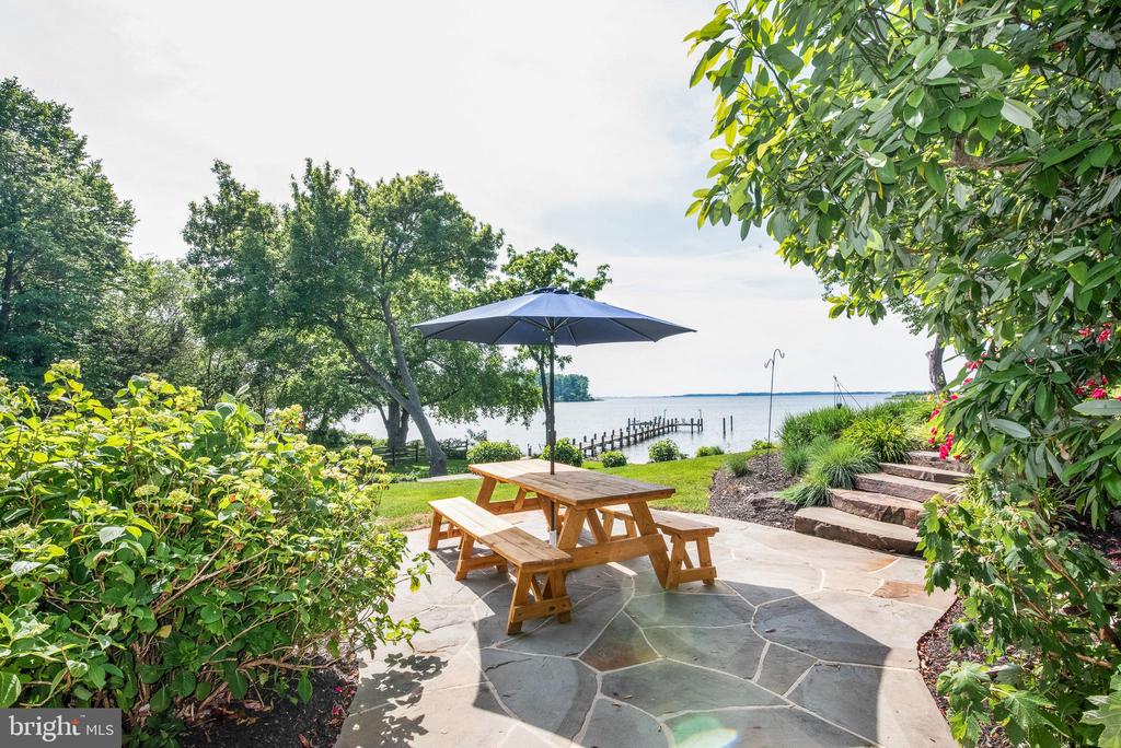 220 Old Wharf Ln