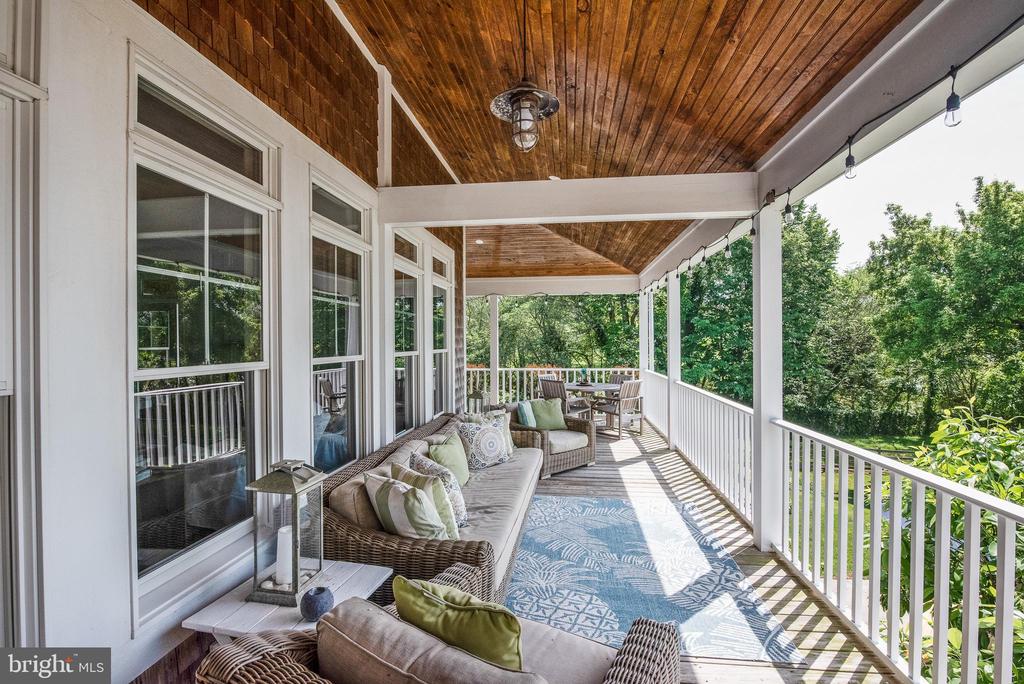 220 Old Wharf Ln