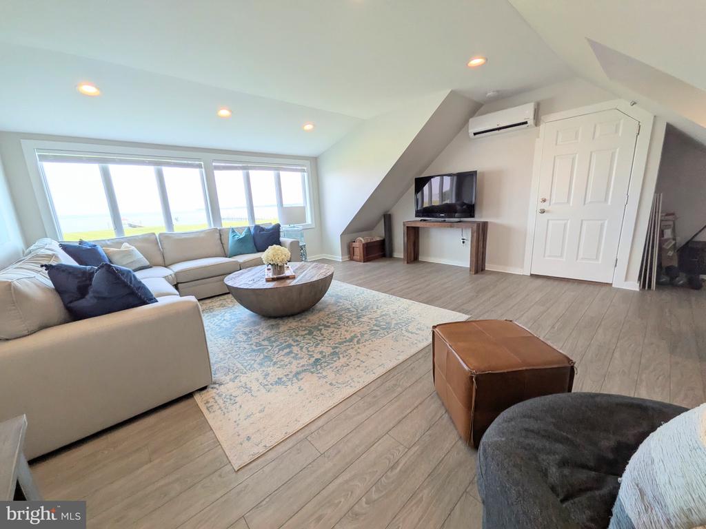 252 EARECKSON LANE