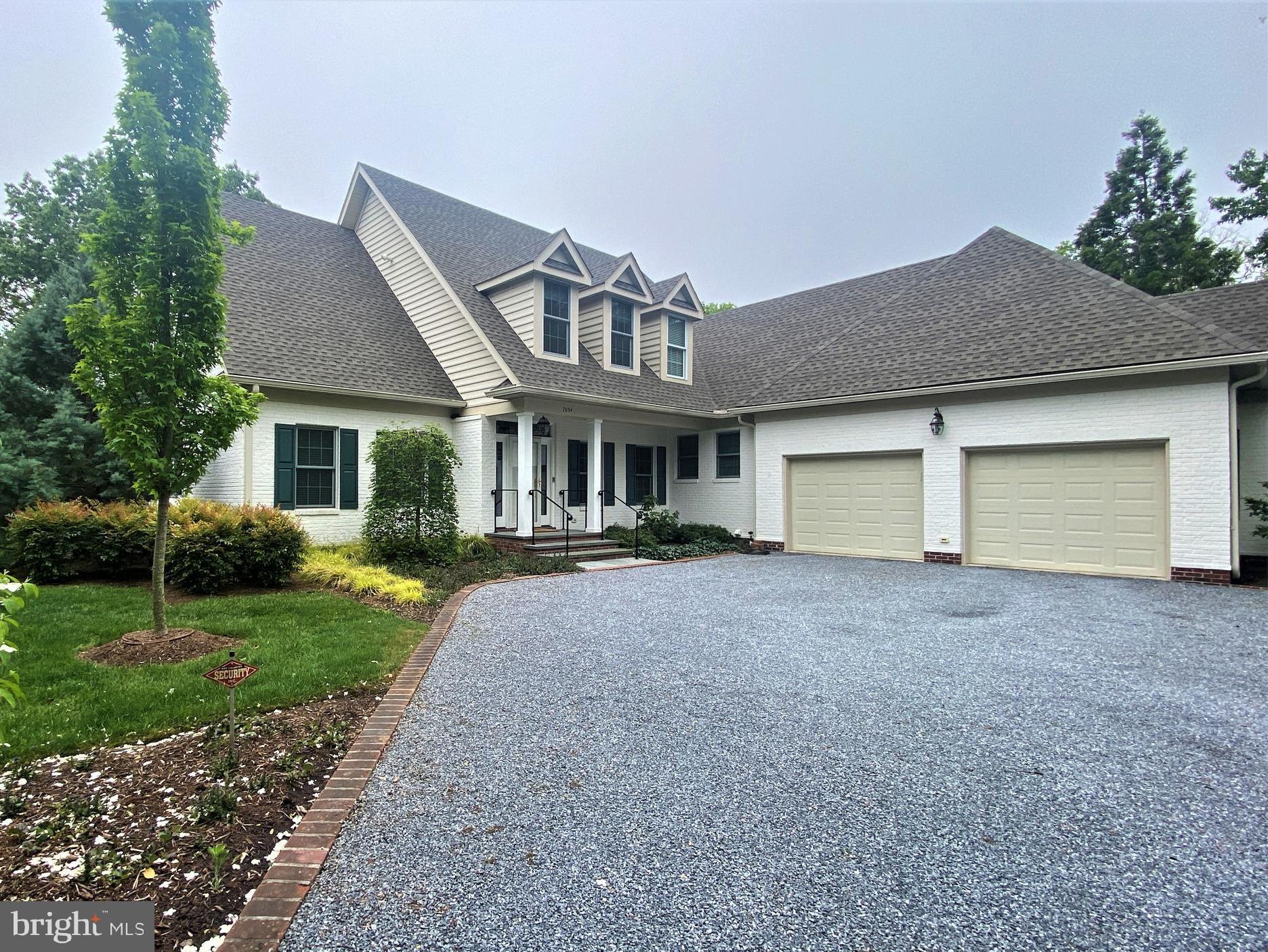 7054 Thomas Ln