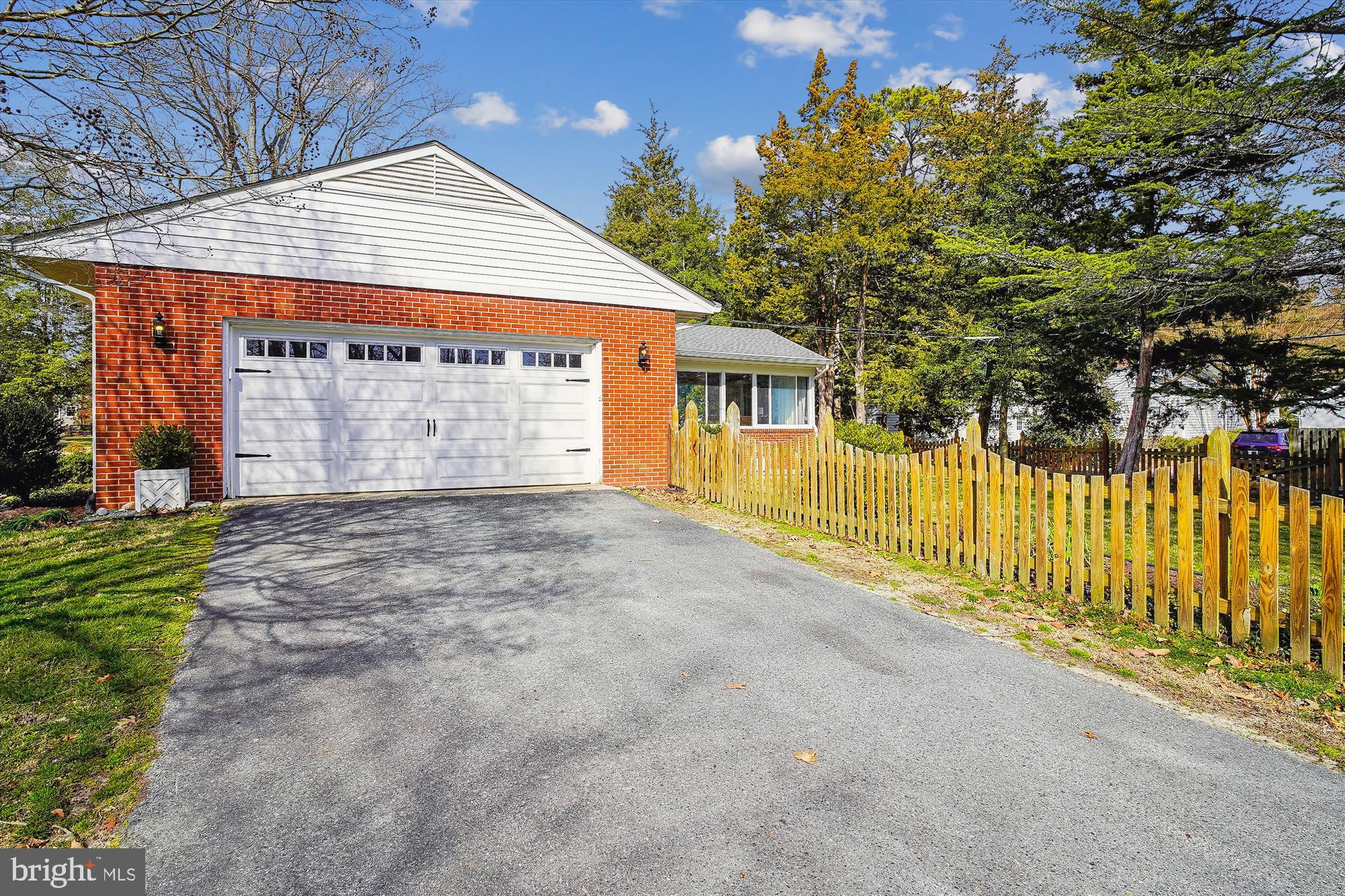 532 TRIPPE AVE