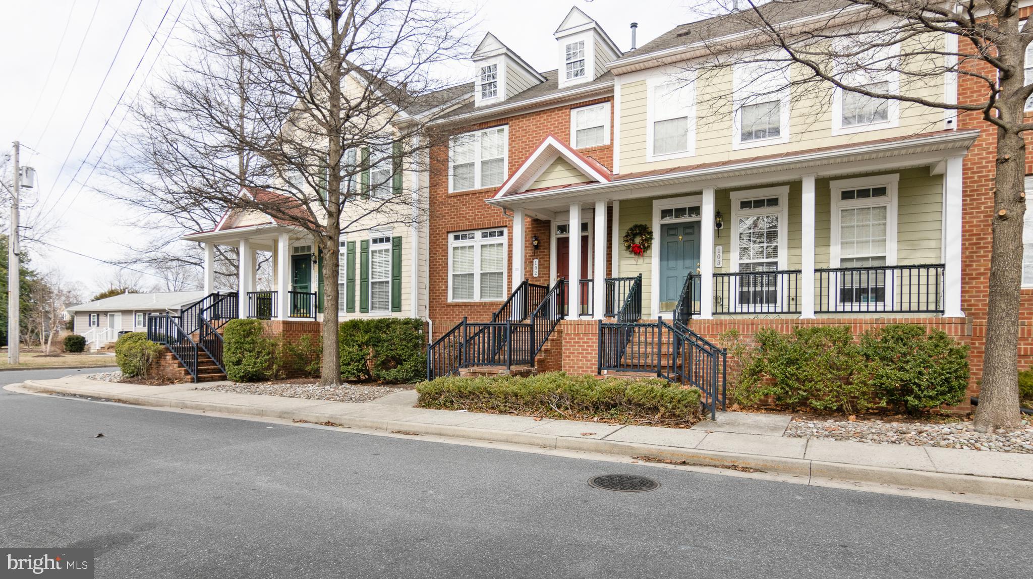 300 Dixon St #102