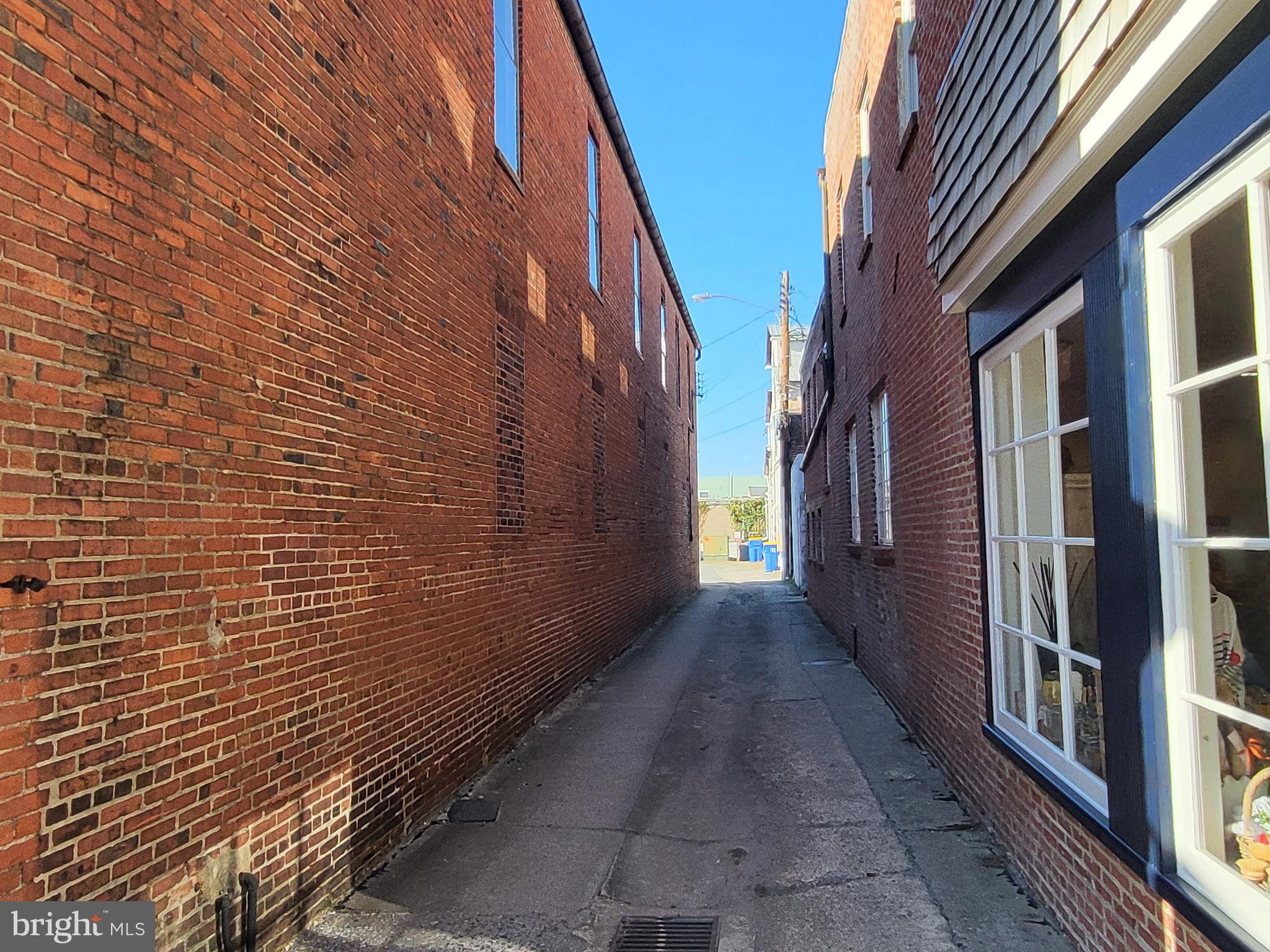 25 E DOVER STREET 25 / 27