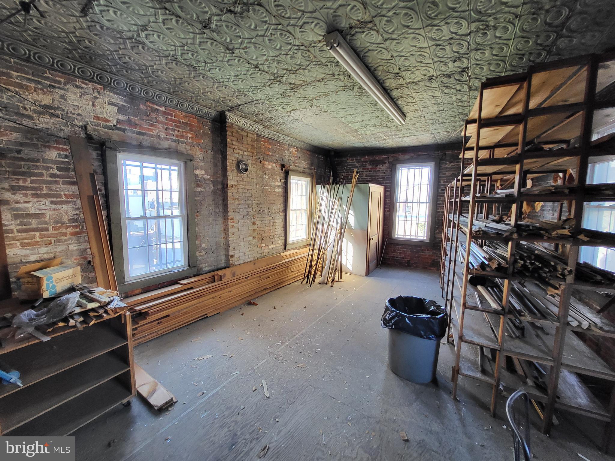 25 E DOVER STREET 25 / 27