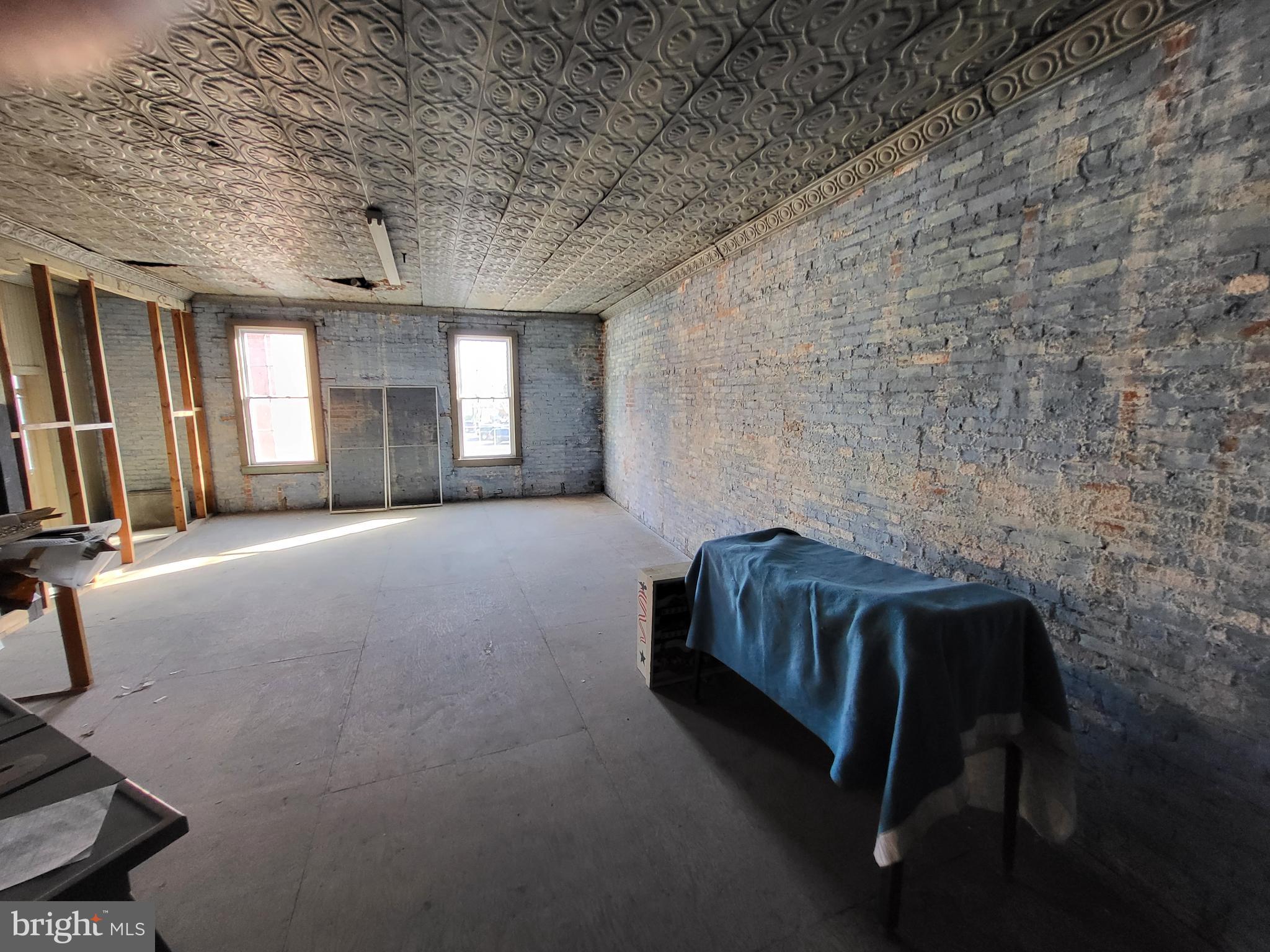 25 E DOVER STREET 25 / 27