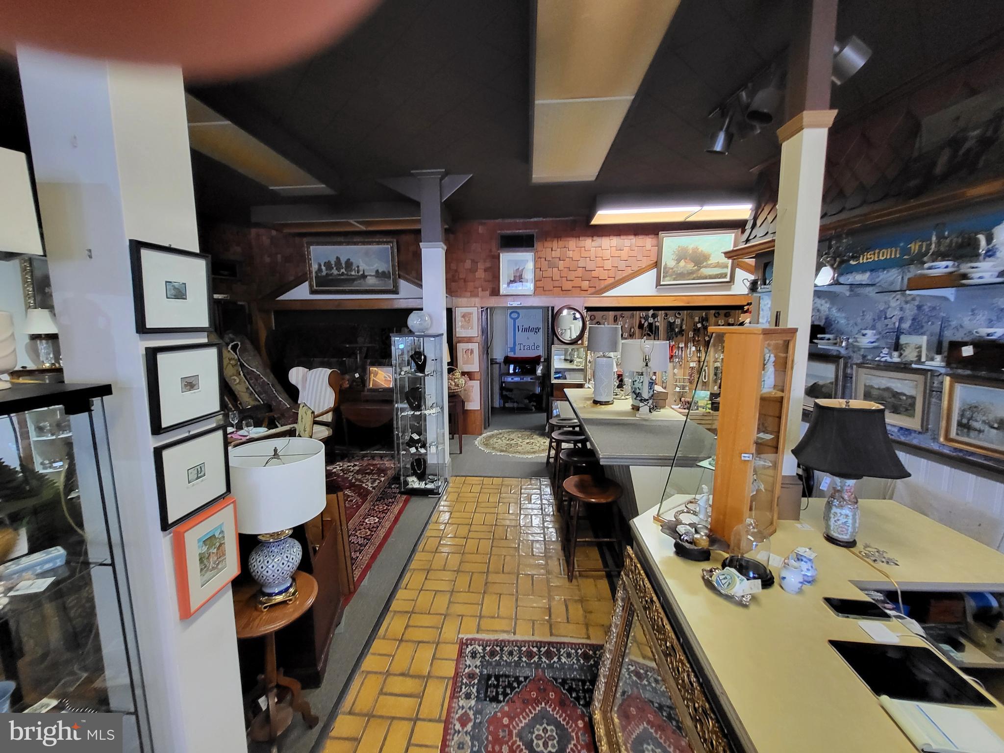 25 E DOVER STREET 25 / 27