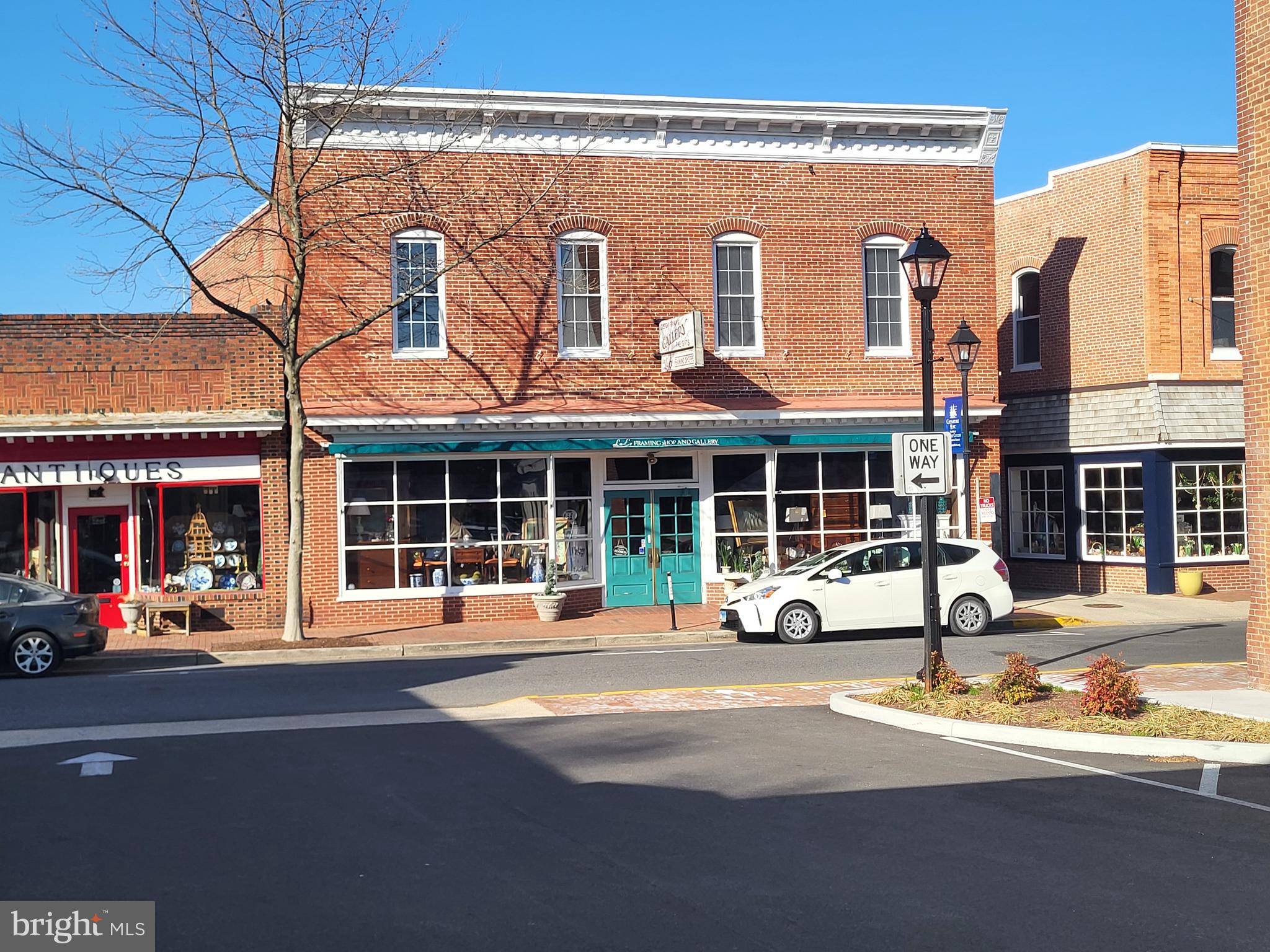 25 E DOVER STREET 25 / 27