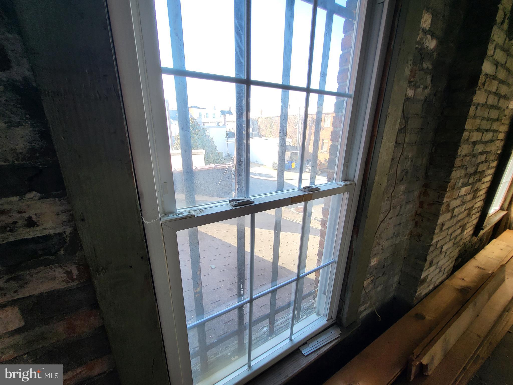 25 E DOVER STREET 25 / 27