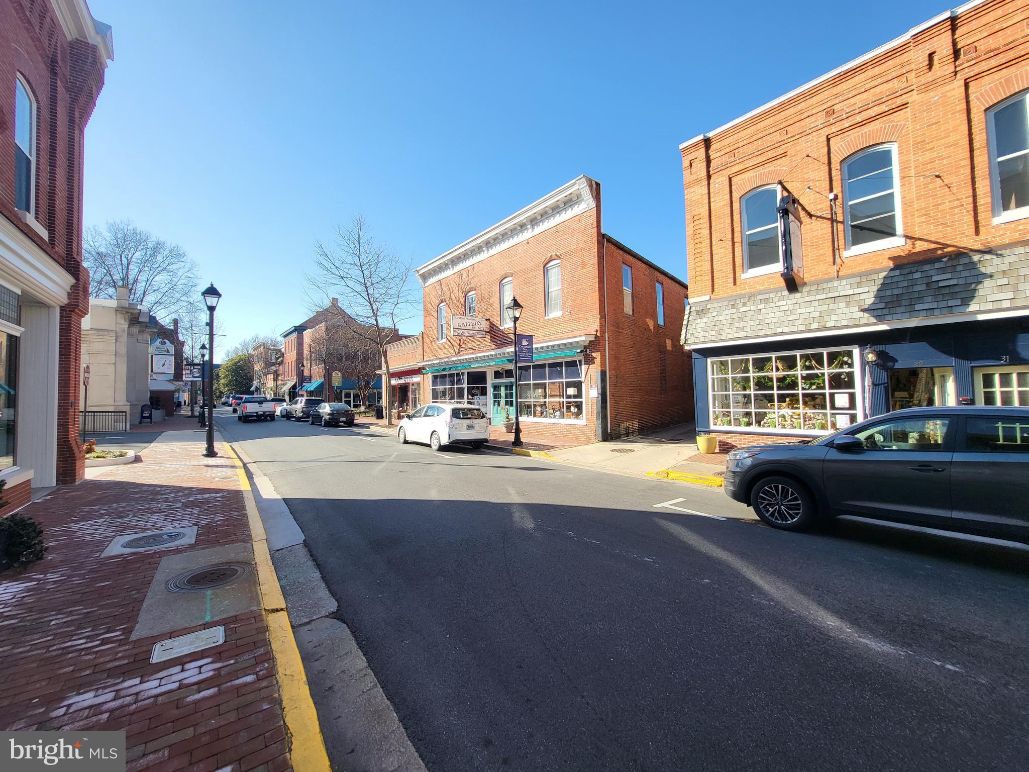 25 E DOVER STREET 25 / 27