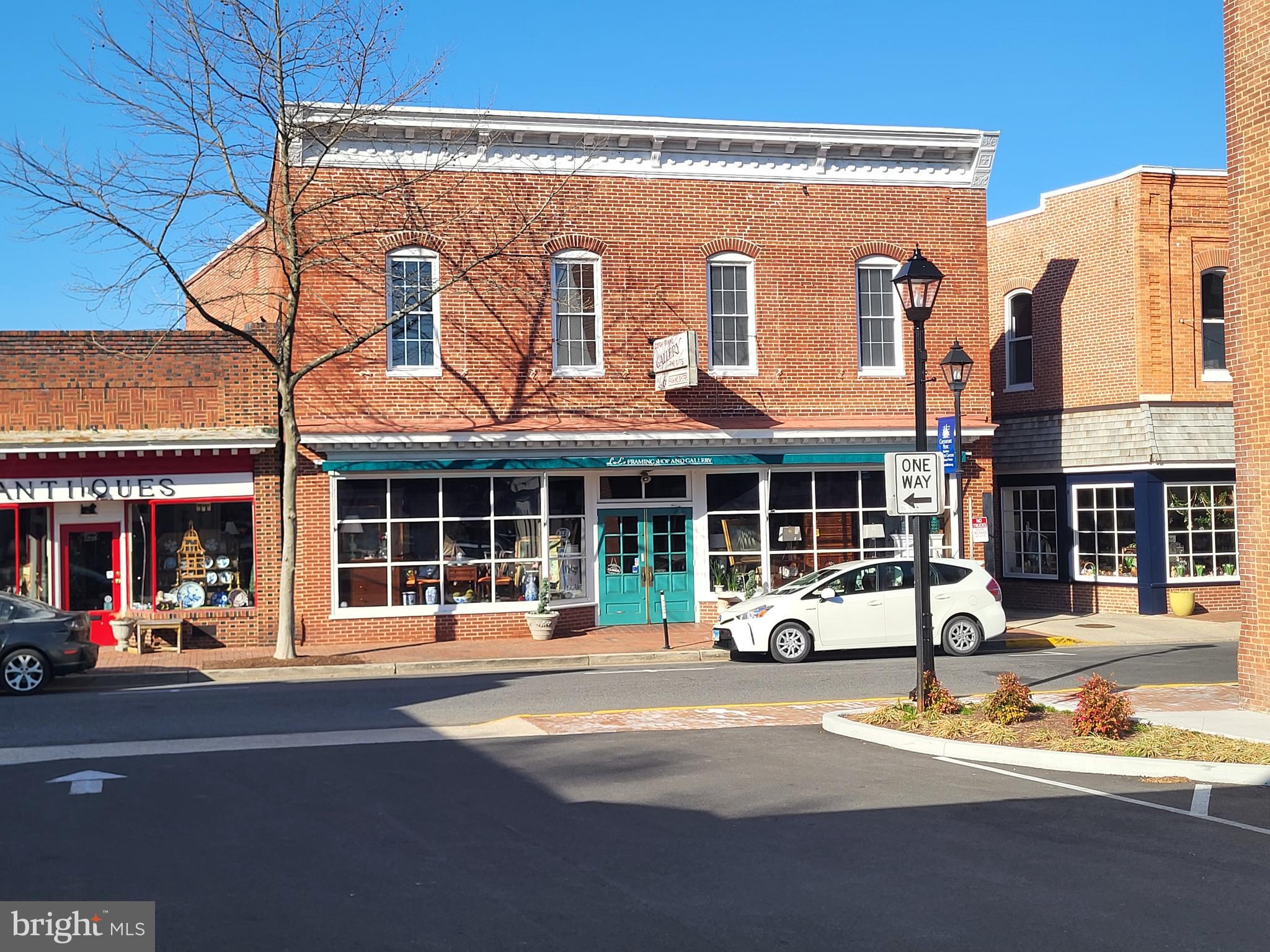 25 E DOVER STREET 25 / 27