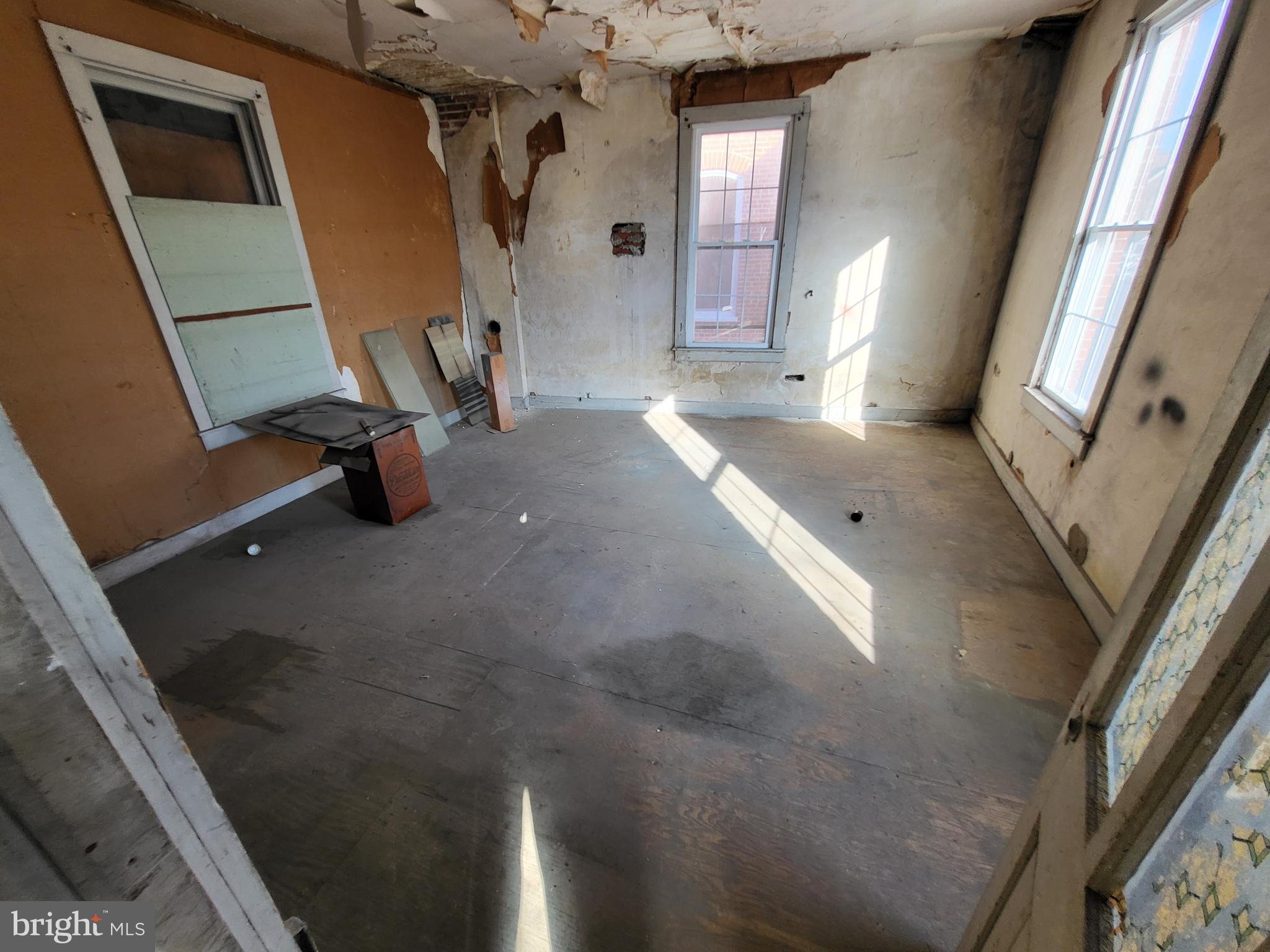 25 E DOVER STREET 25 / 27