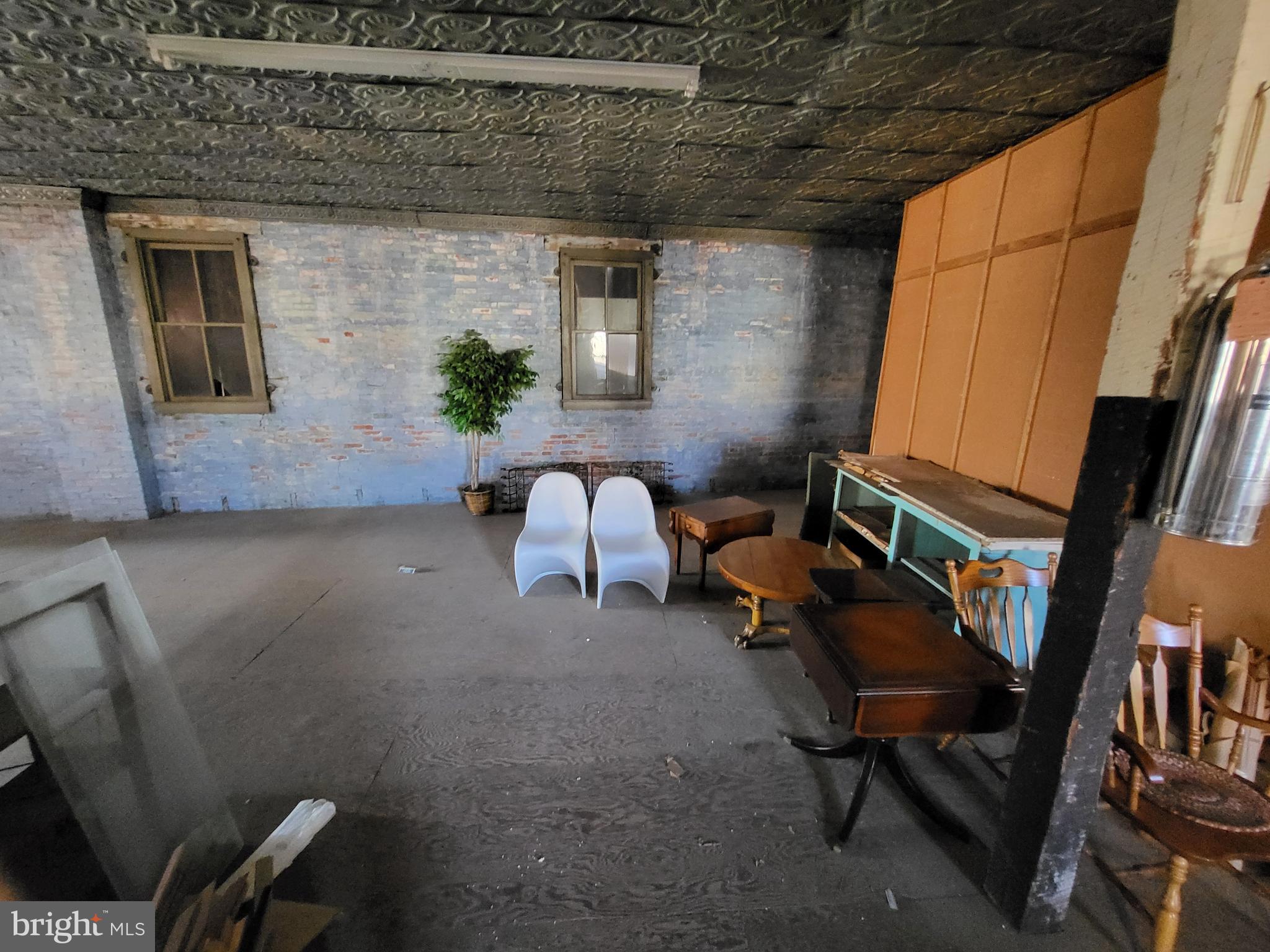 25 E DOVER STREET 25 / 27