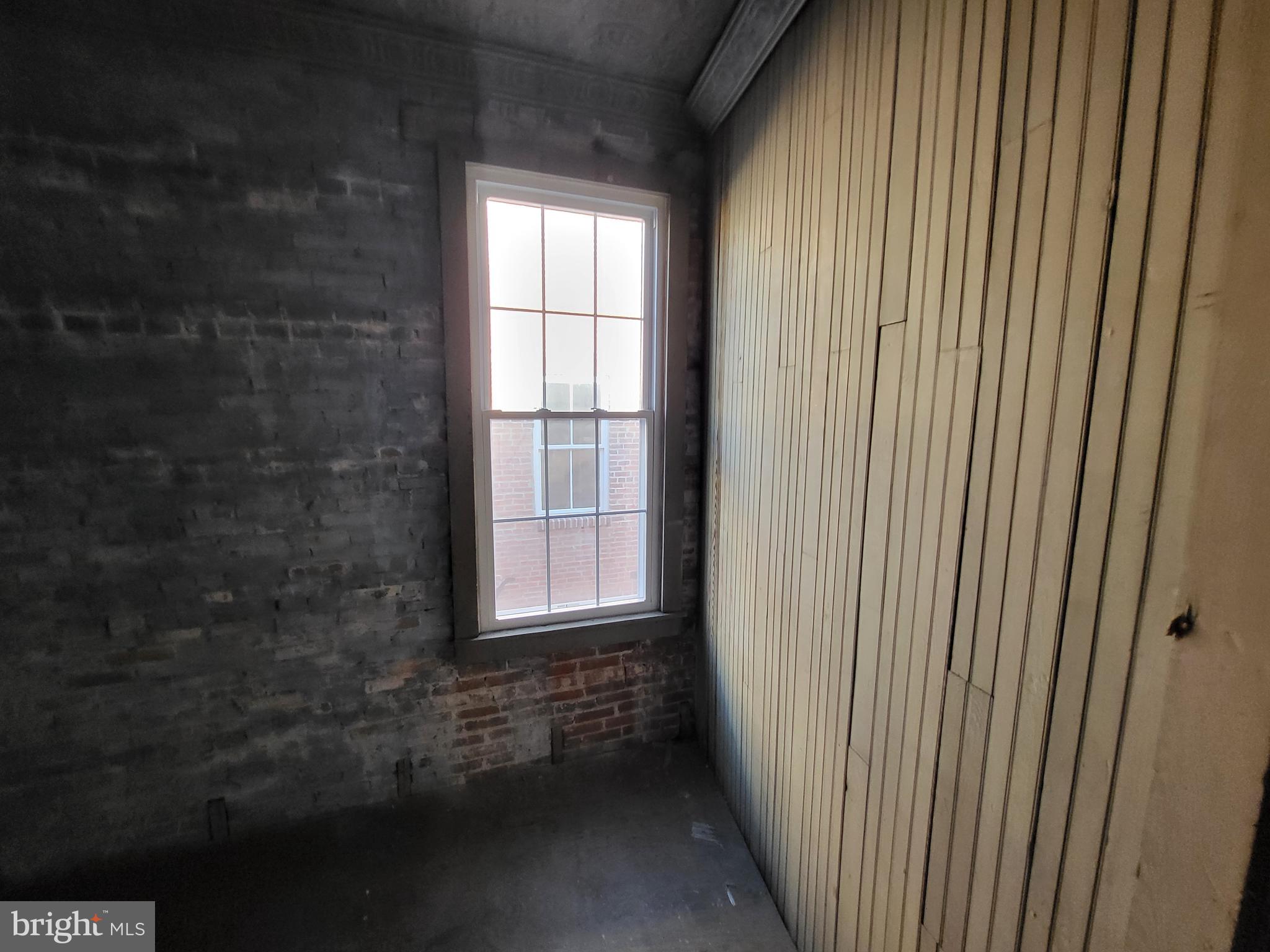 25 E DOVER STREET 25 / 27