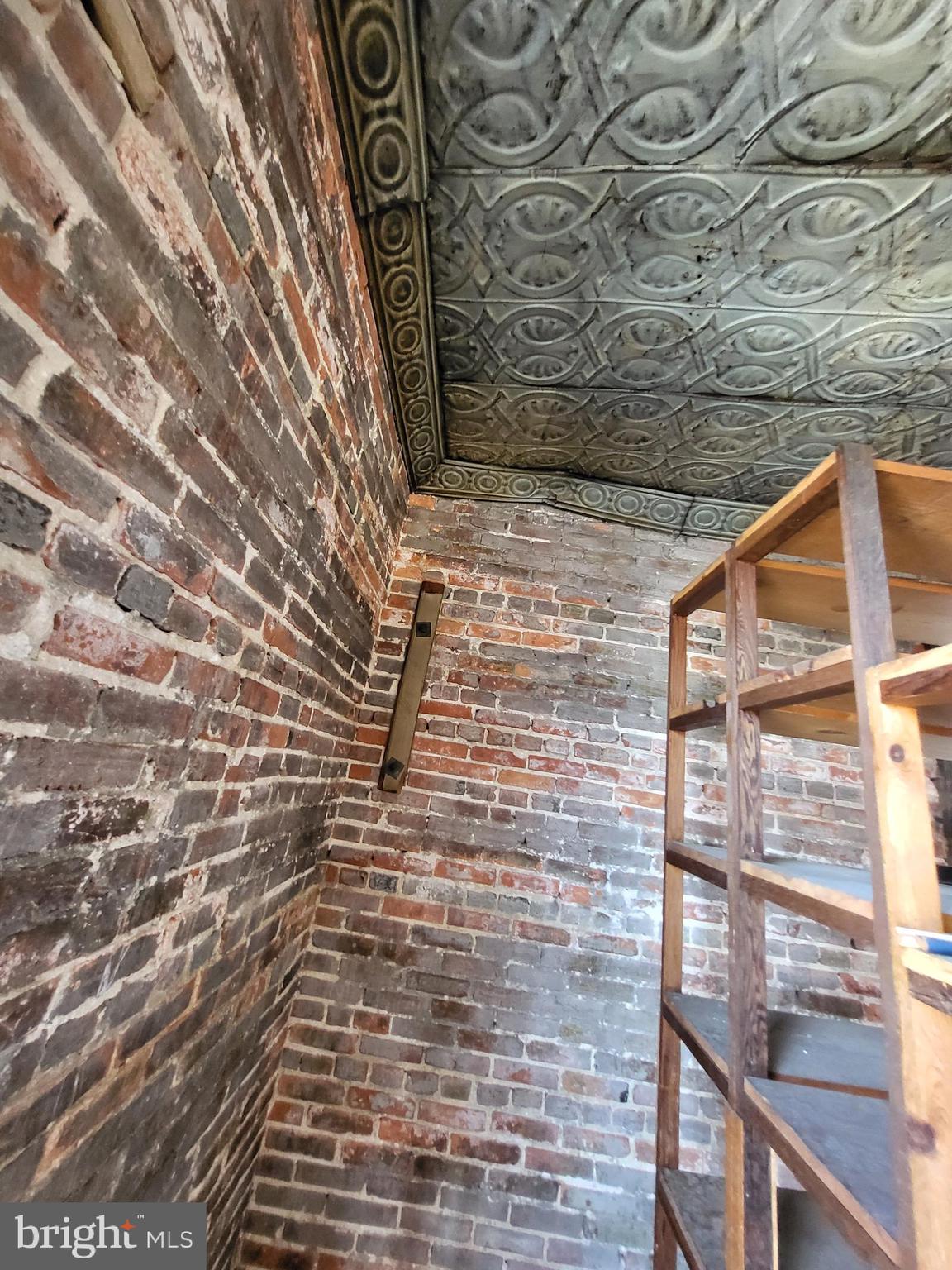 25 E DOVER STREET 25 / 27