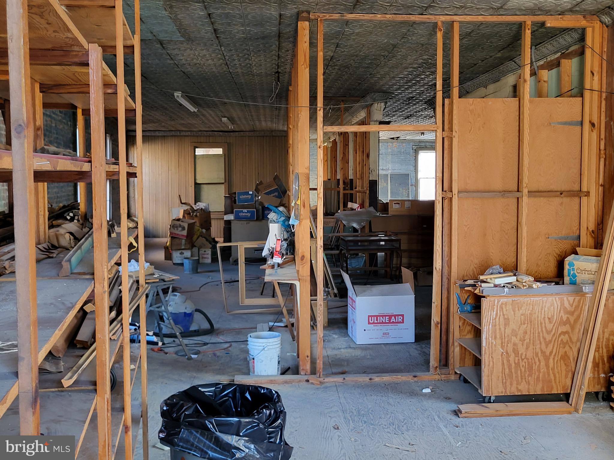 25 E DOVER STREET 25 / 27