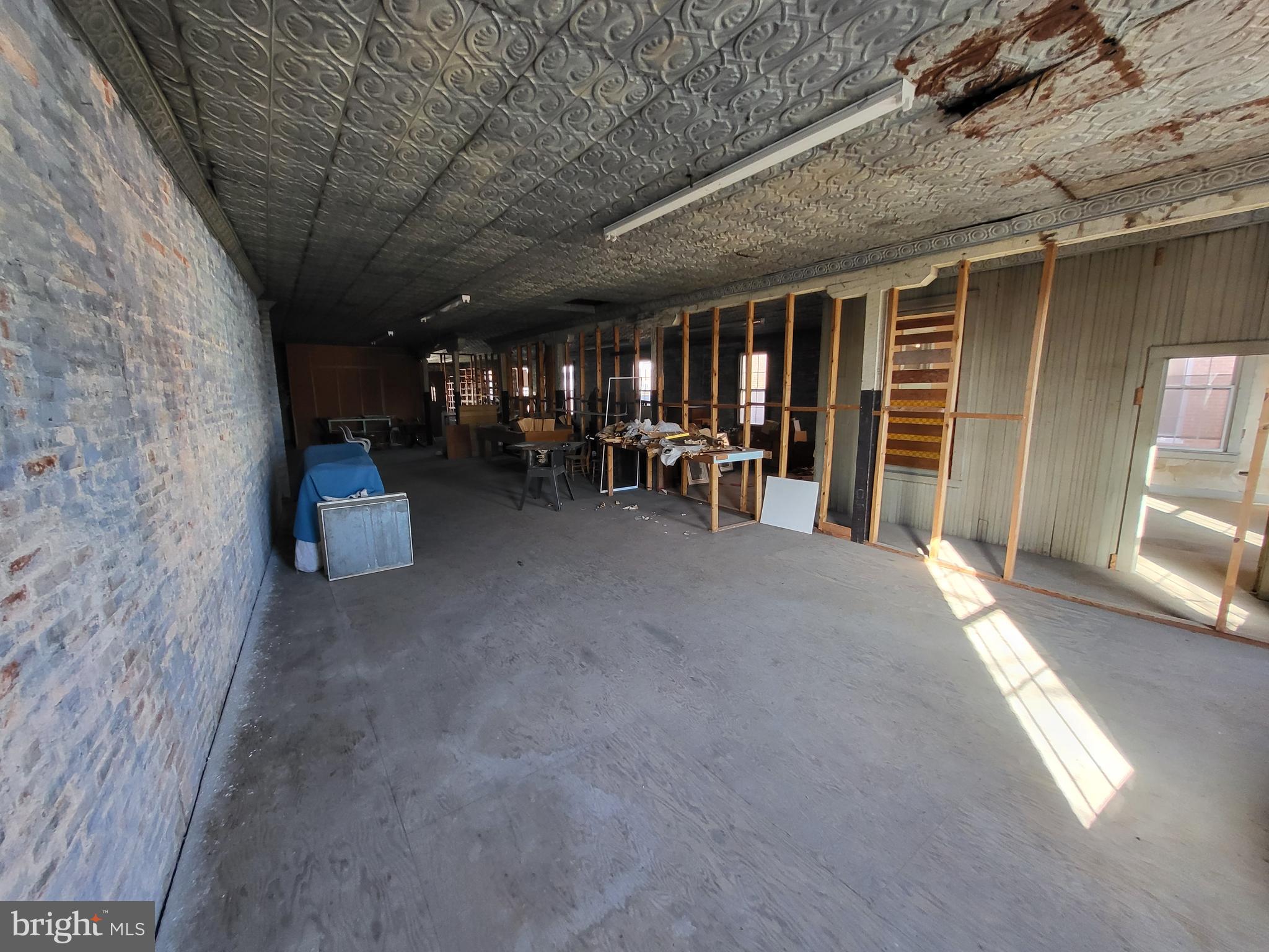 25 E DOVER STREET 25 / 27