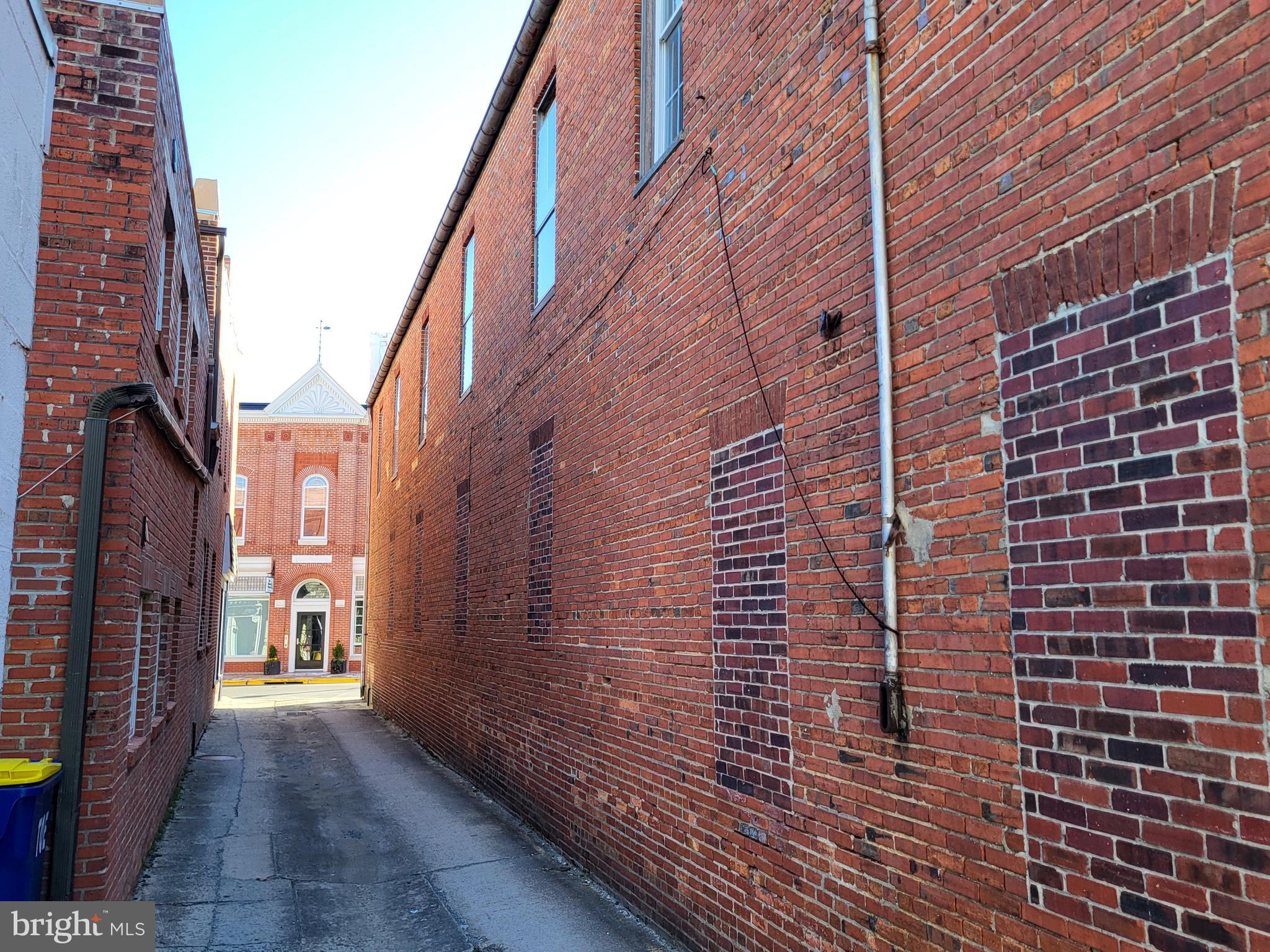 25 E DOVER STREET 25 / 27