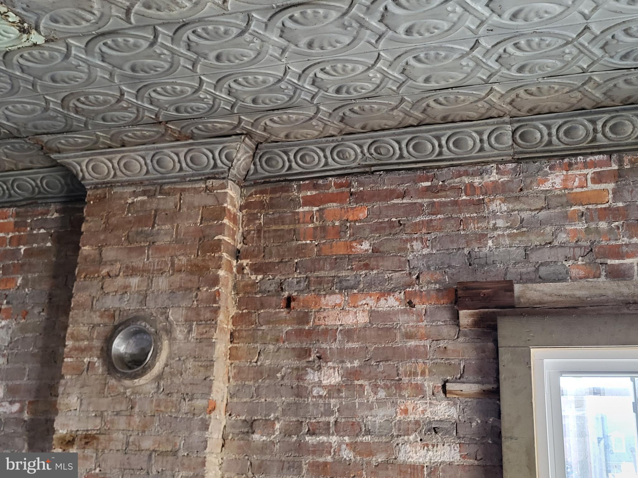 25 E DOVER STREET 25 / 27