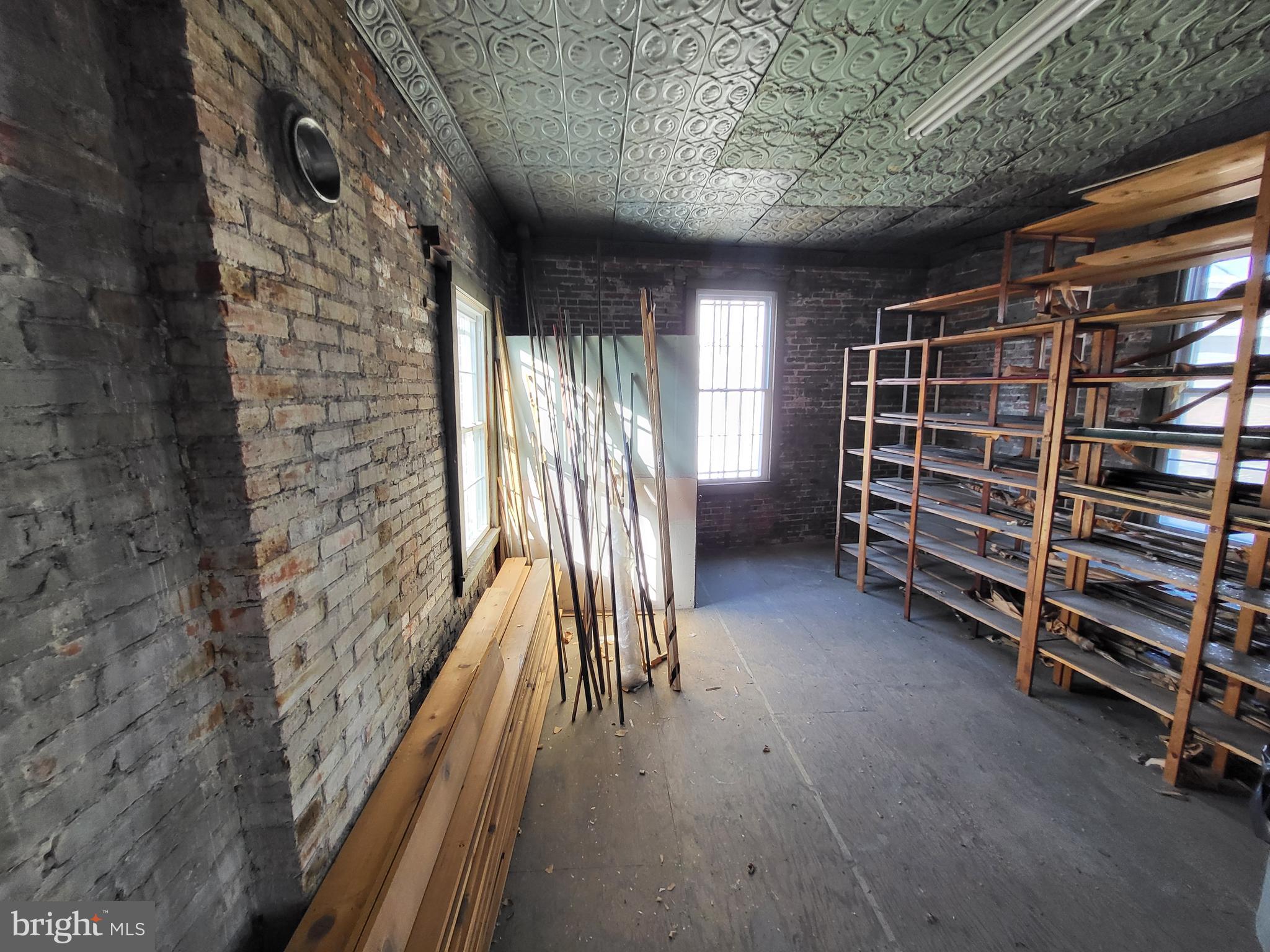 25 E DOVER STREET 25 / 27