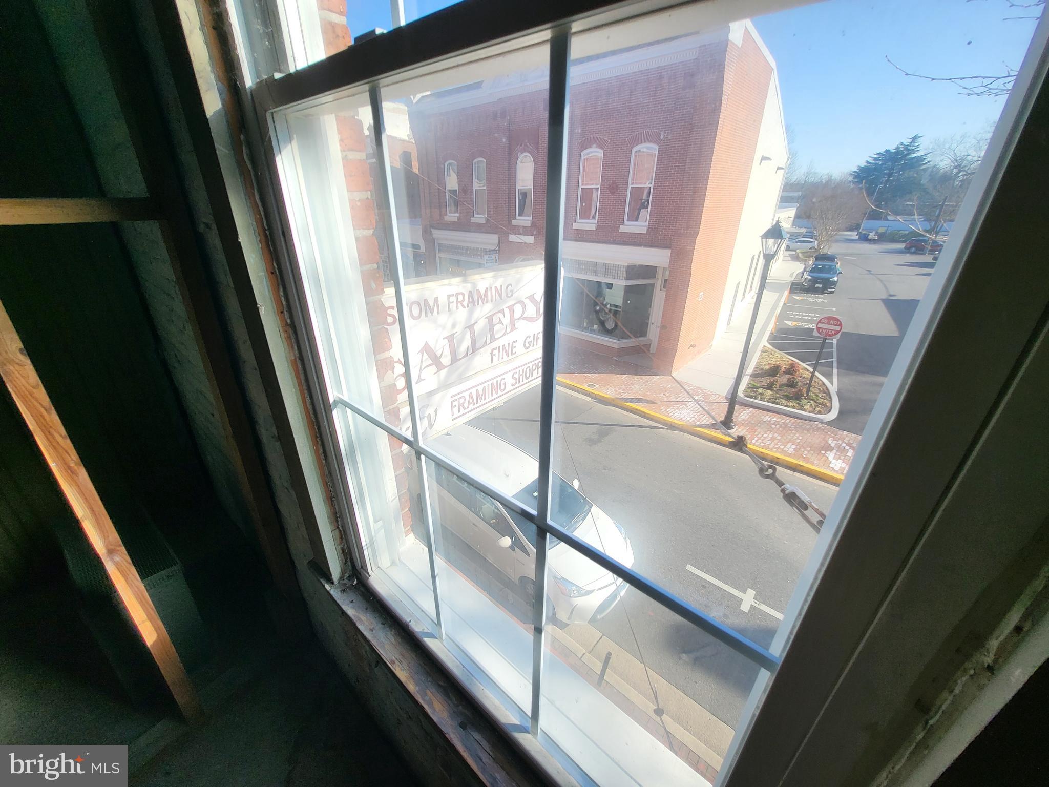 25 E DOVER STREET 25 / 27