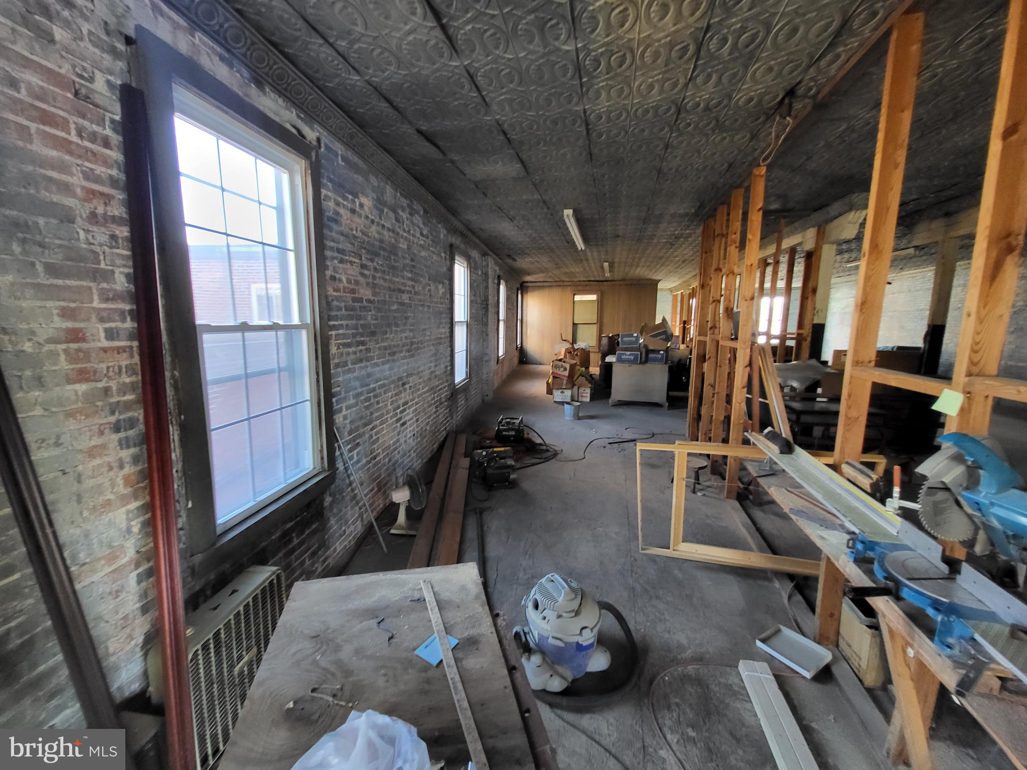 25 E DOVER STREET 25 / 27