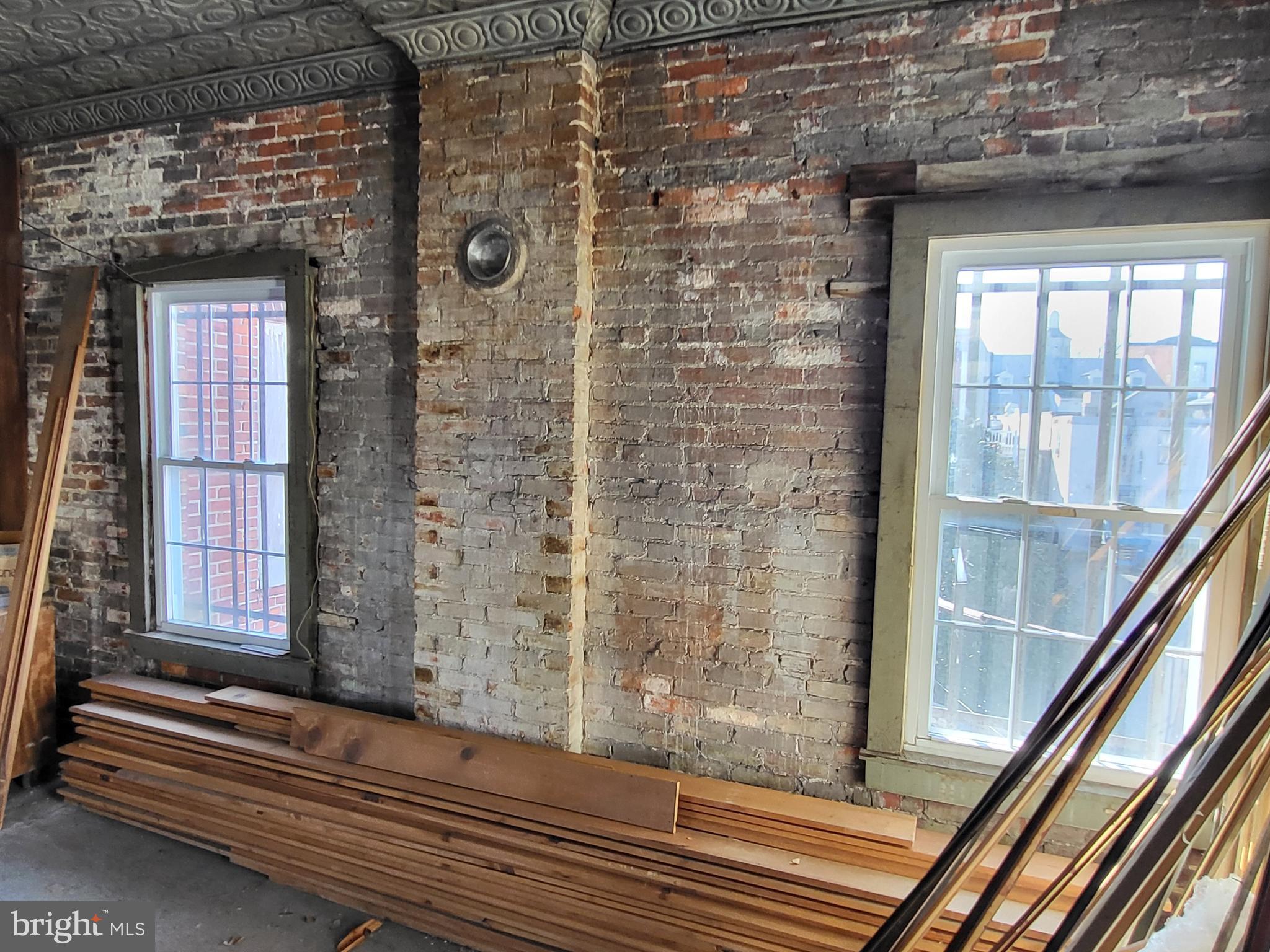 25 E DOVER STREET 25 / 27