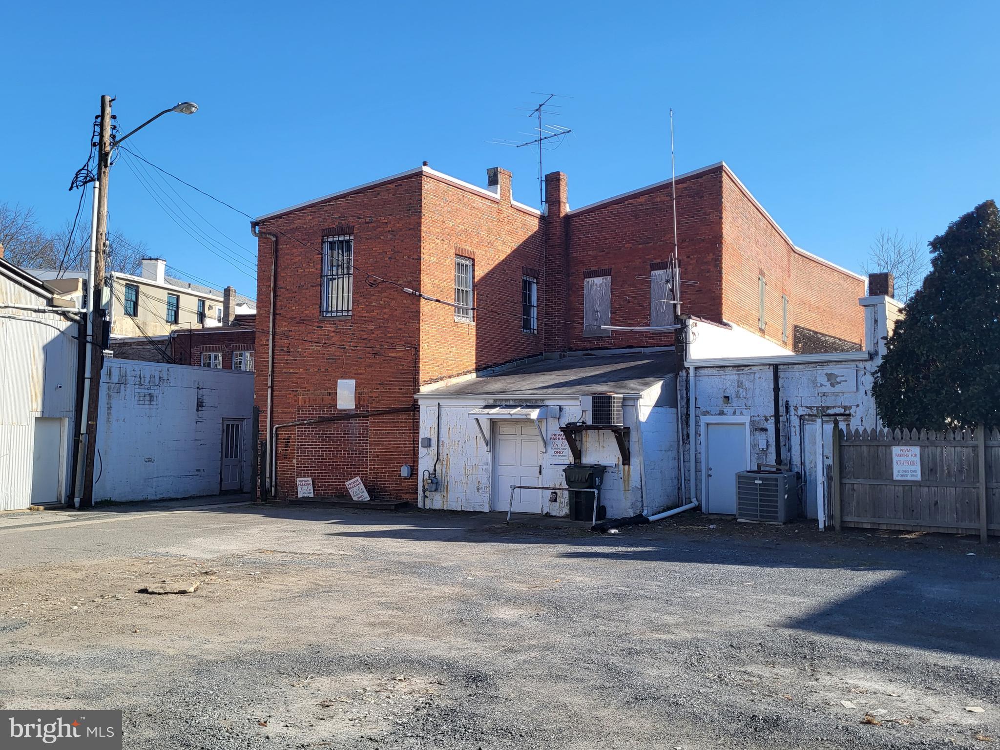 25 E DOVER STREET 25 / 27