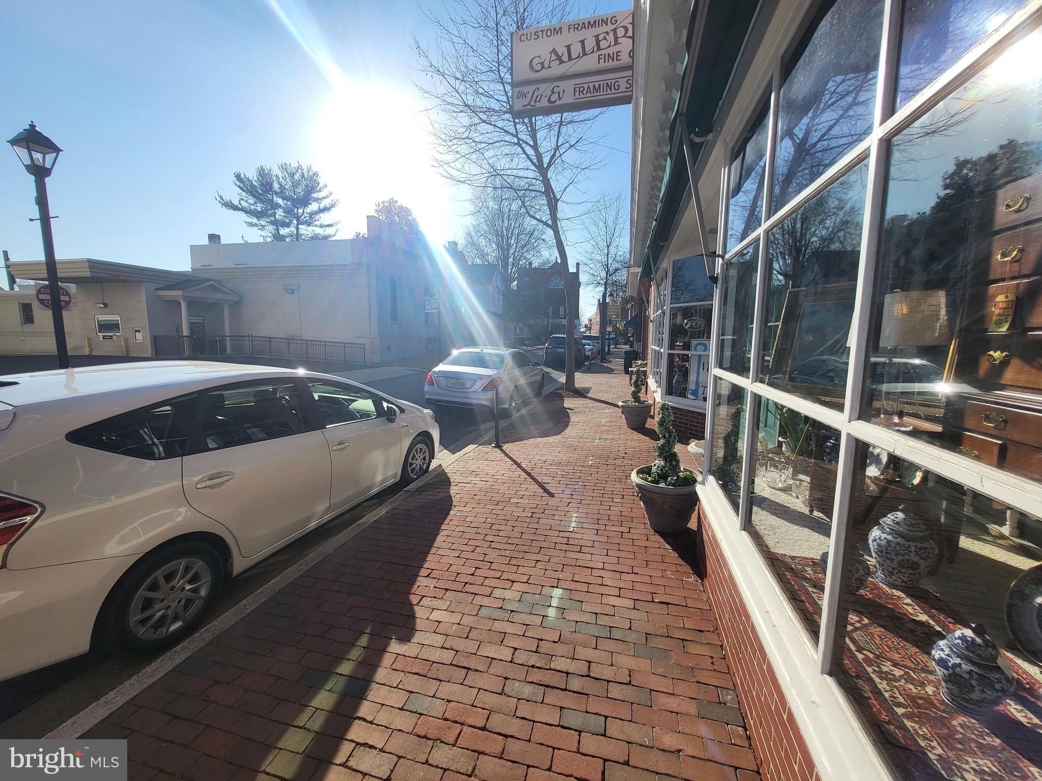 25 E DOVER STREET 25 / 27