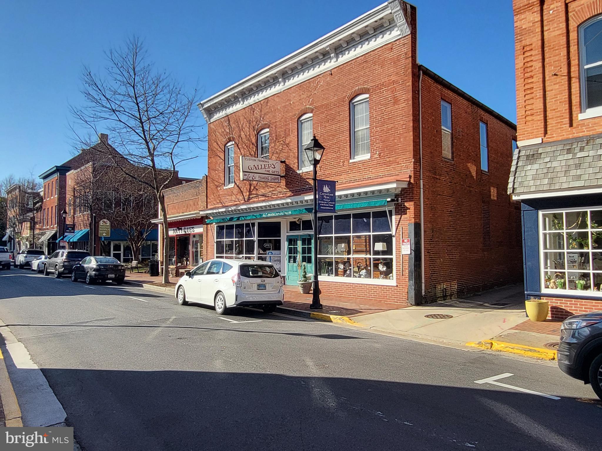 25 E DOVER STREET 25 / 27