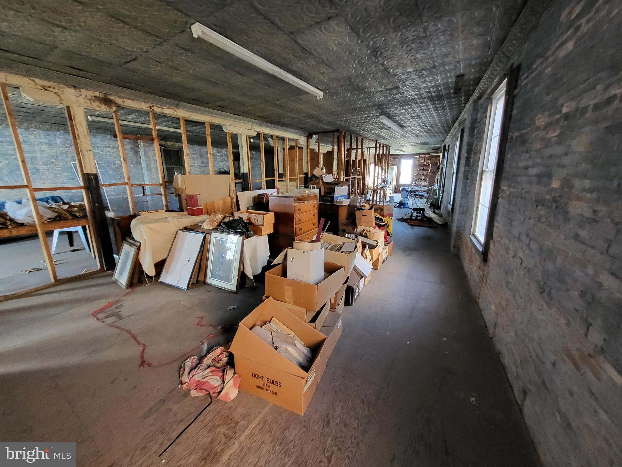 25 E DOVER STREET 25 / 27