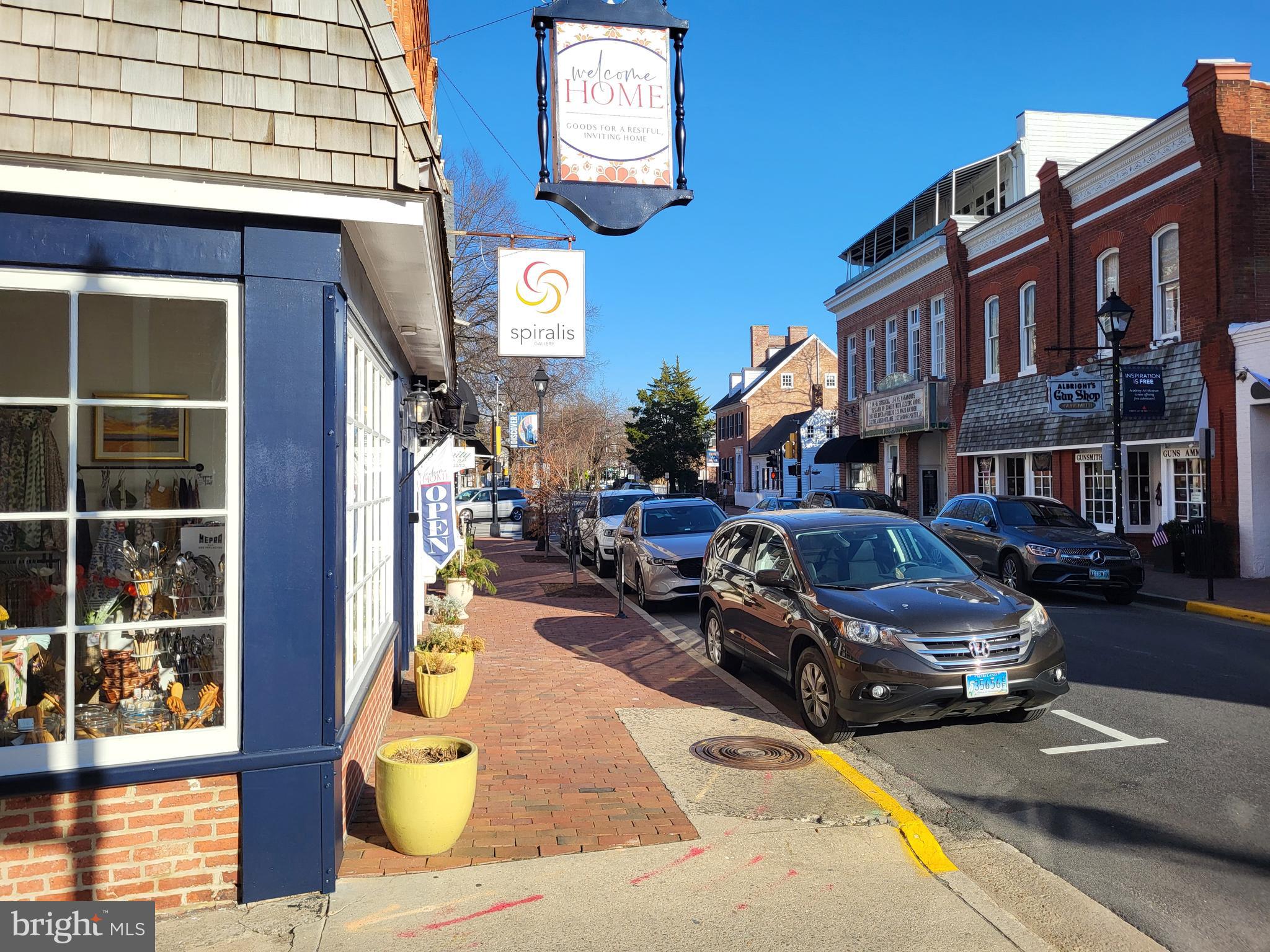 25 E DOVER STREET 25 / 27