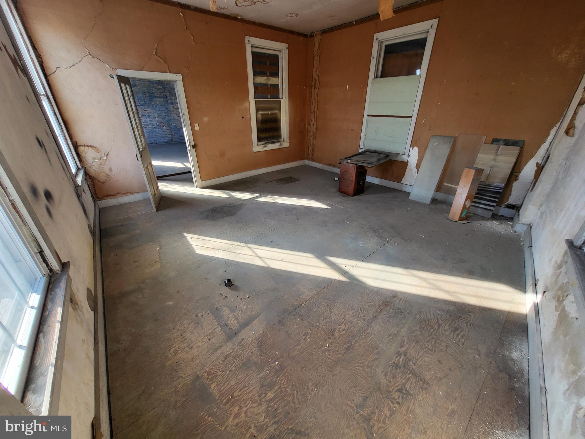 25 E DOVER STREET 25 / 27