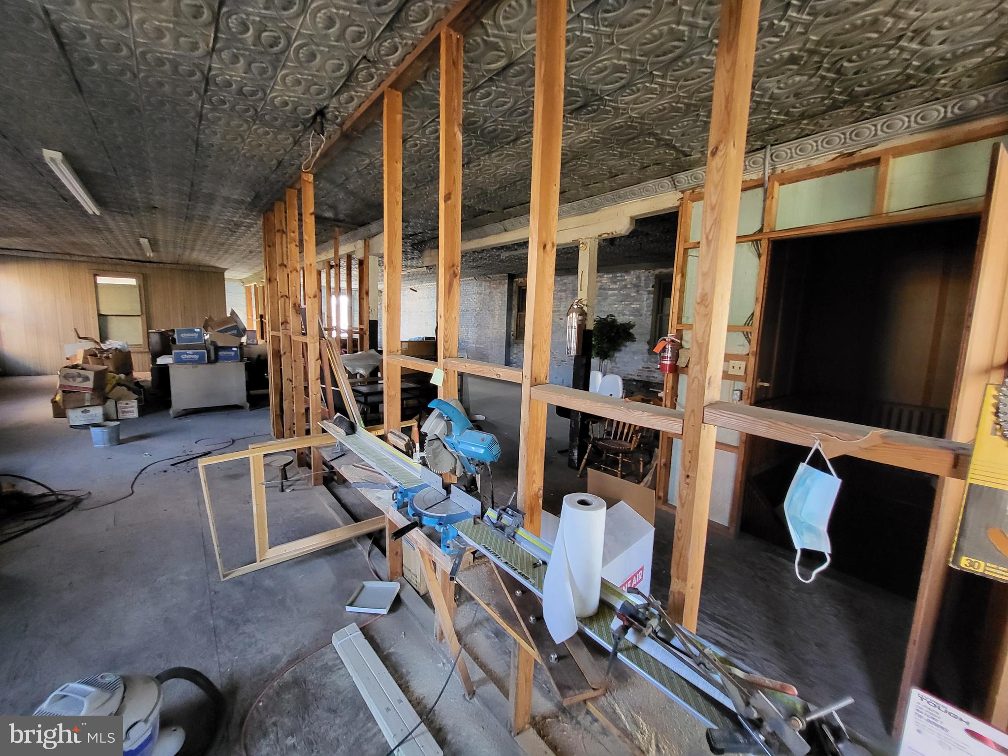 25 E DOVER STREET 25 / 27