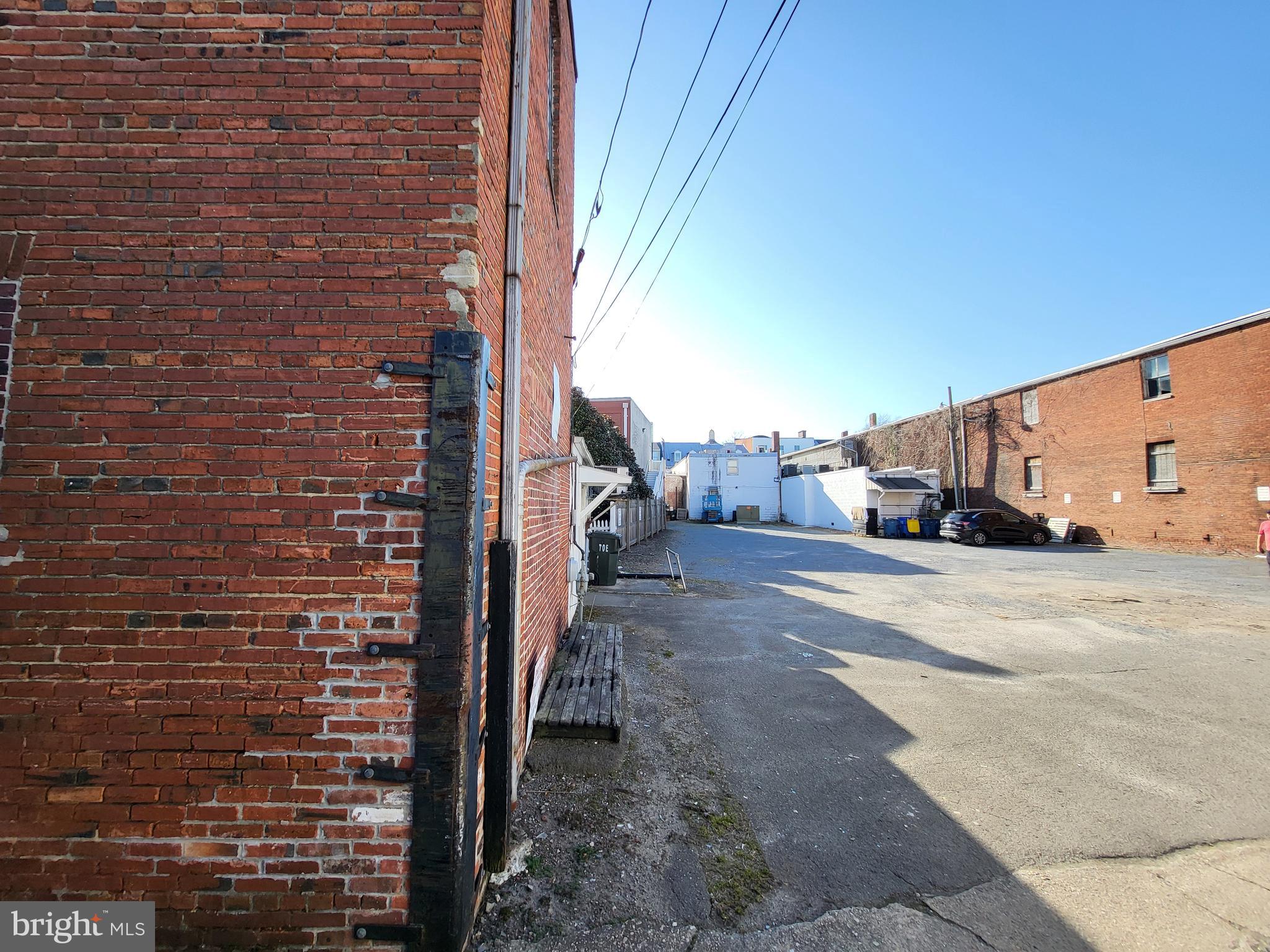 25 E DOVER STREET 25 / 27