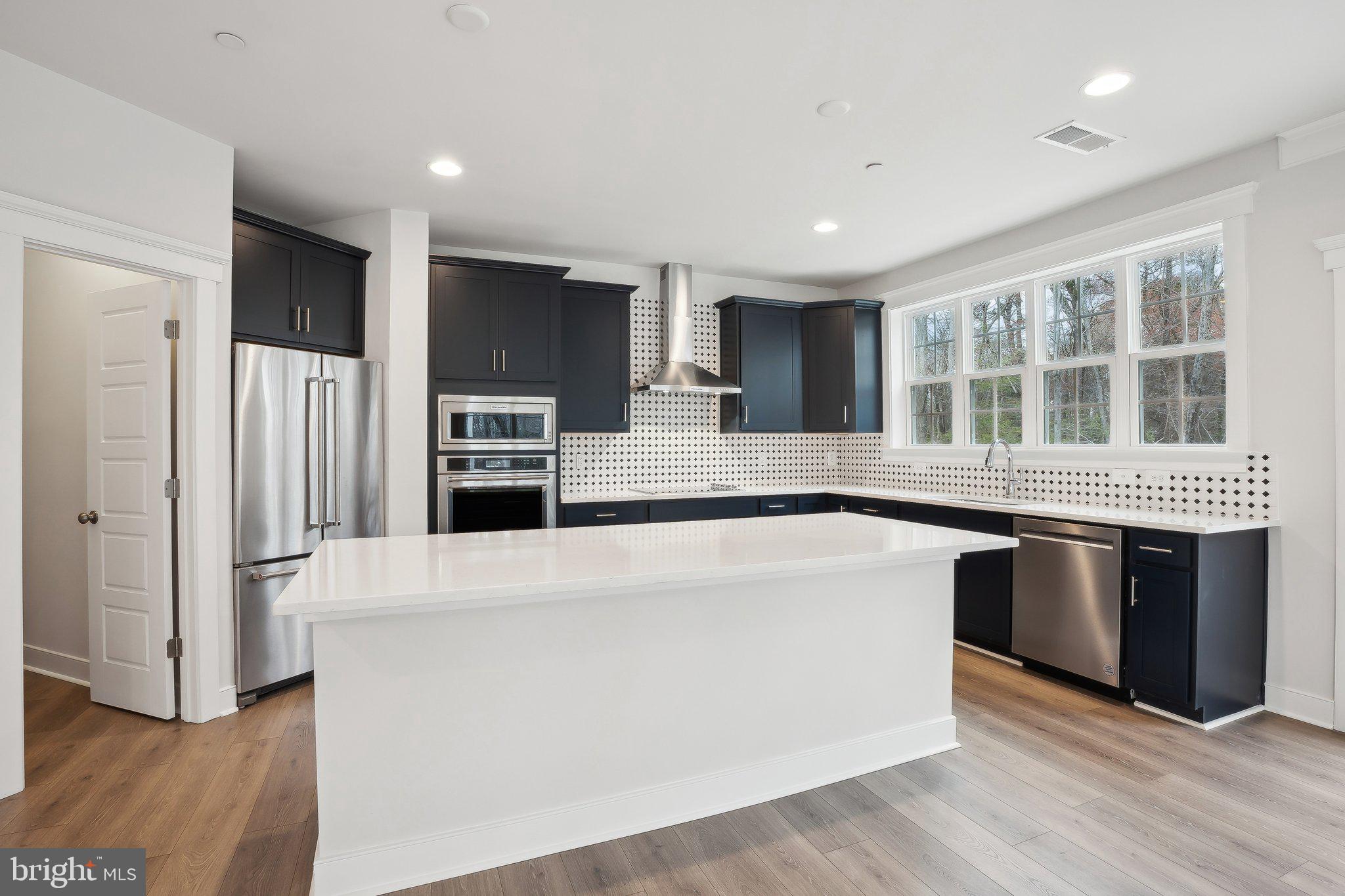 1260 Lake Michigan Dr