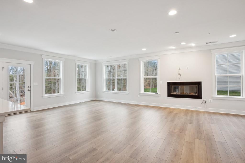 1260 Lake Michigan Dr