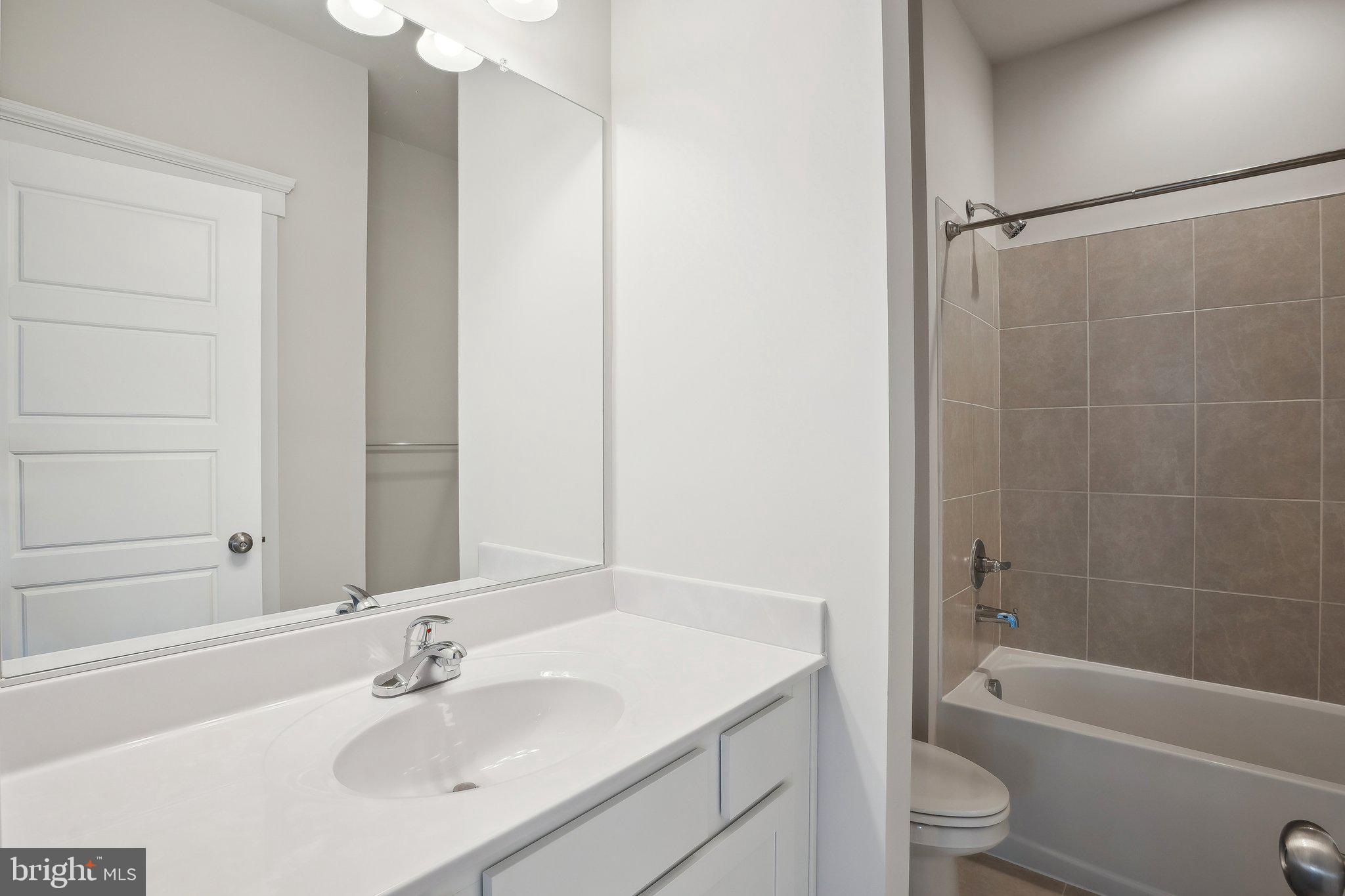 1260 Lake Michigan Dr