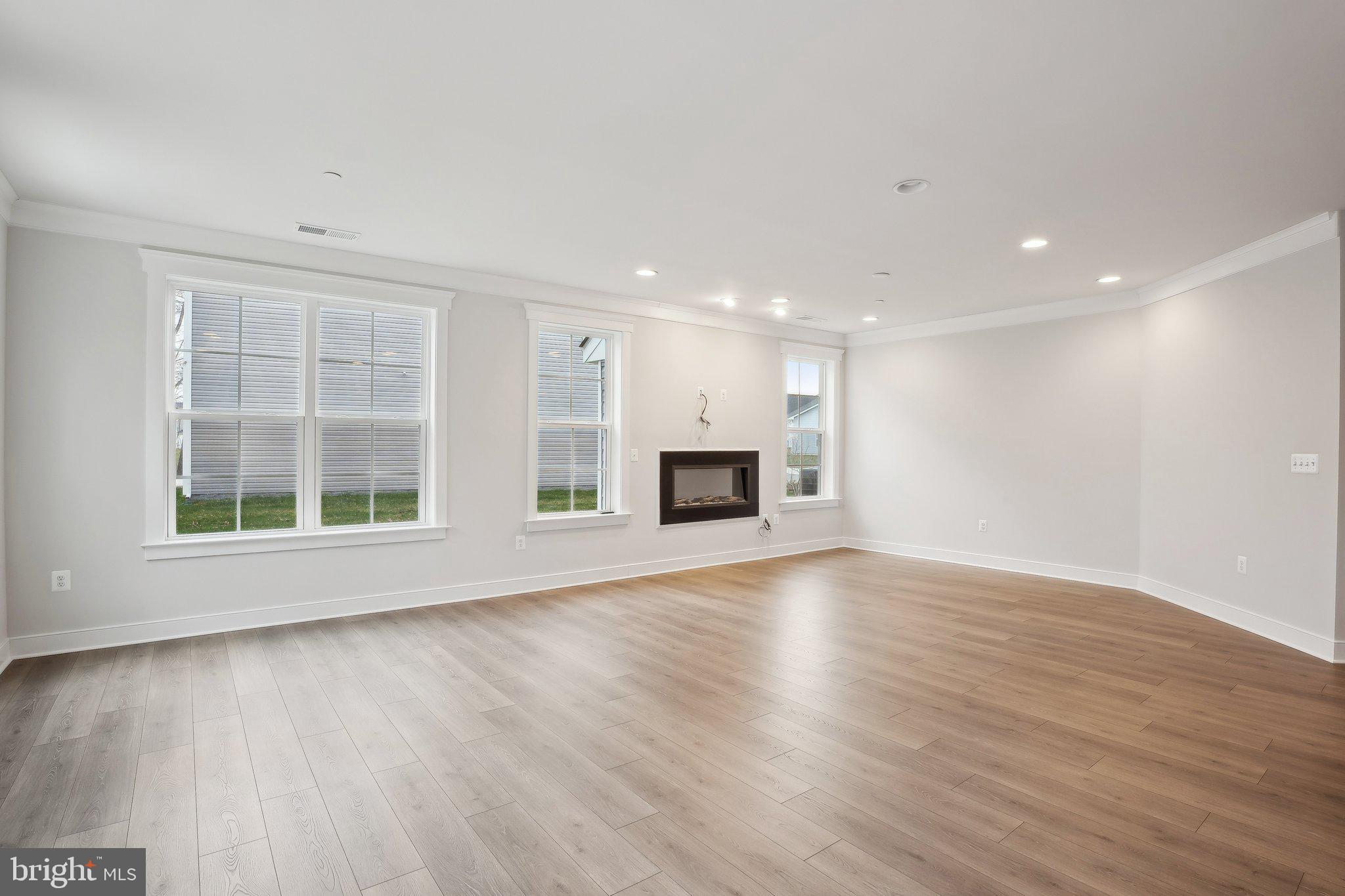 1260 Lake Michigan Dr