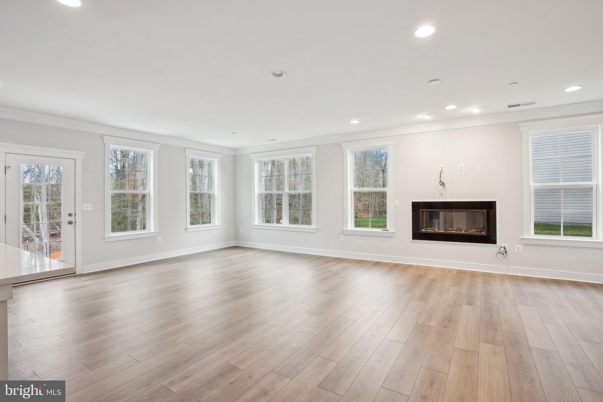 1260 Lake Michigan Dr