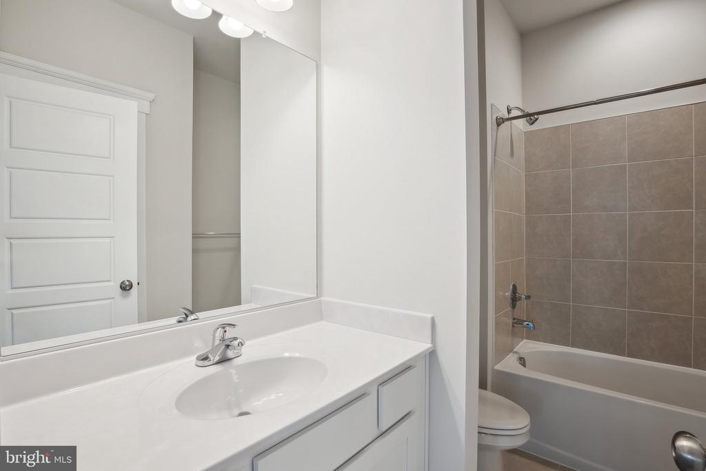 1260 Lake Michigan Dr