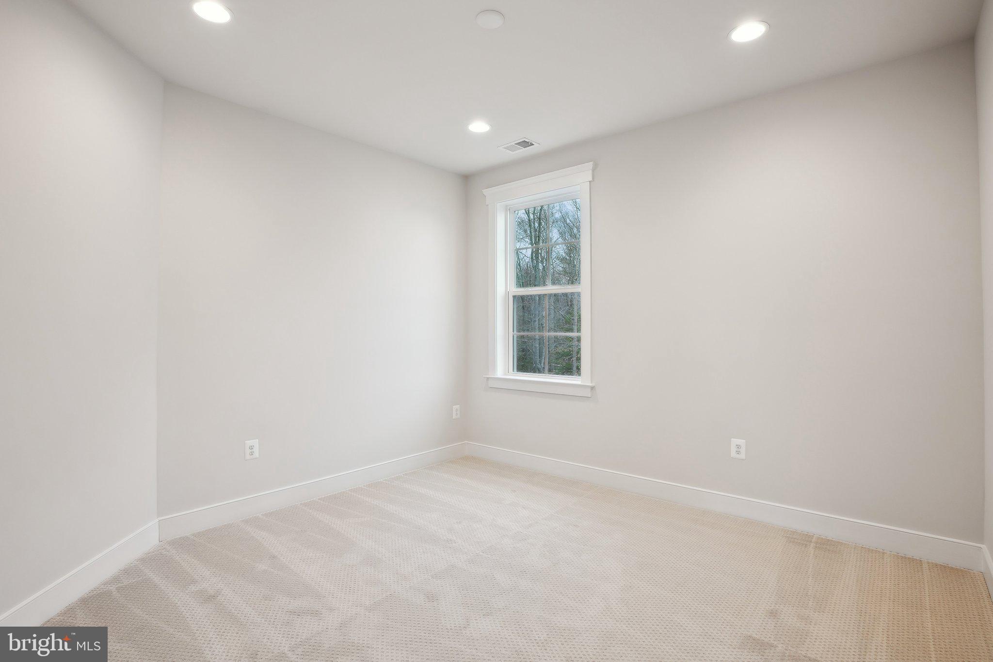 1260 Lake Michigan Dr